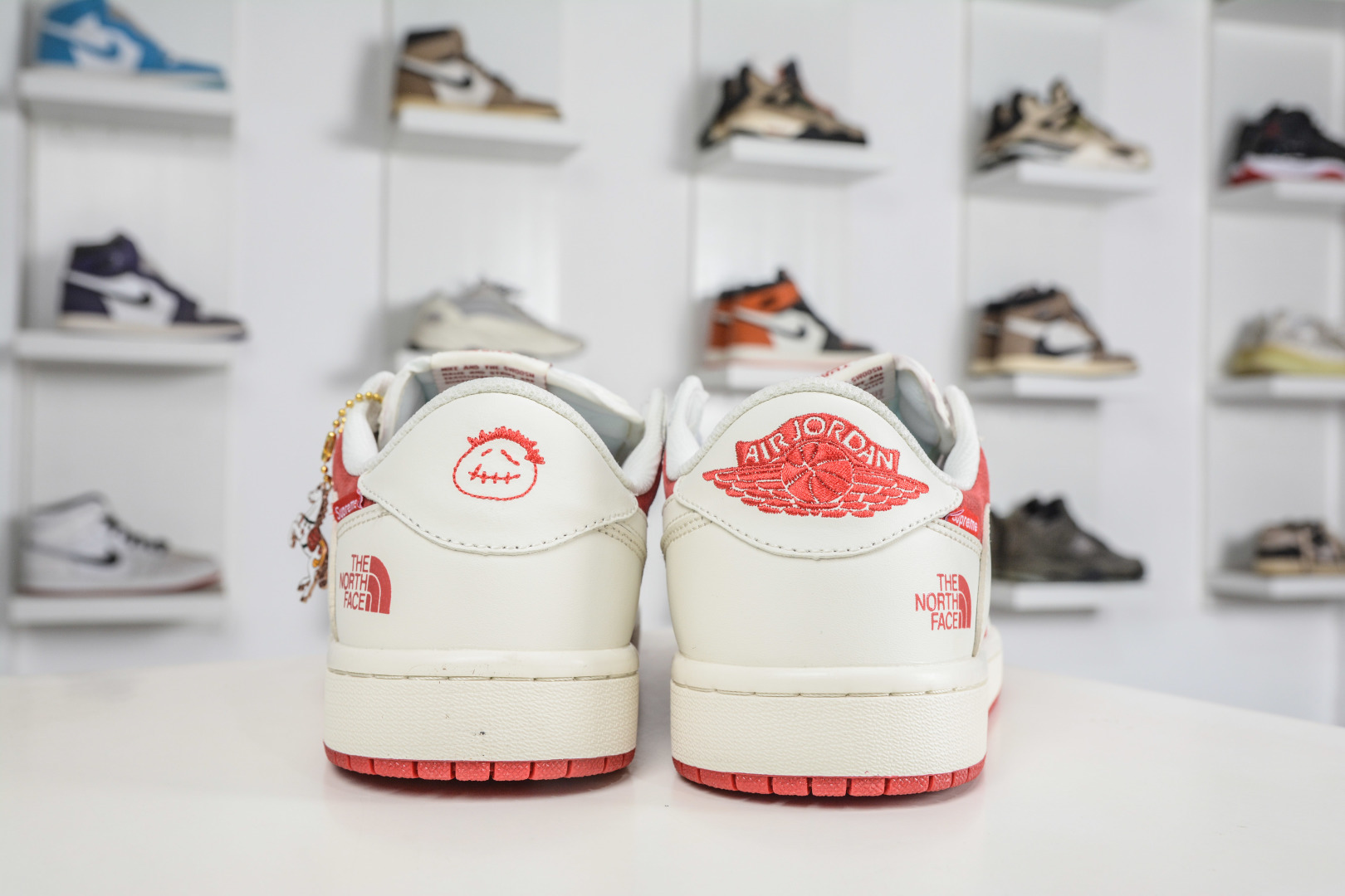The North Face x Supreme x Travis Scott x Air Jordan 1 Low乔丹1代低帮倒钩北面Sup马年限定联名-白红 DM7866-123 The North Face x Supreme x Travis Scott x Air Jordan 1 Low乔丹1代低帮倒钩北面Sup马年限定联名-白红 DM7866-123