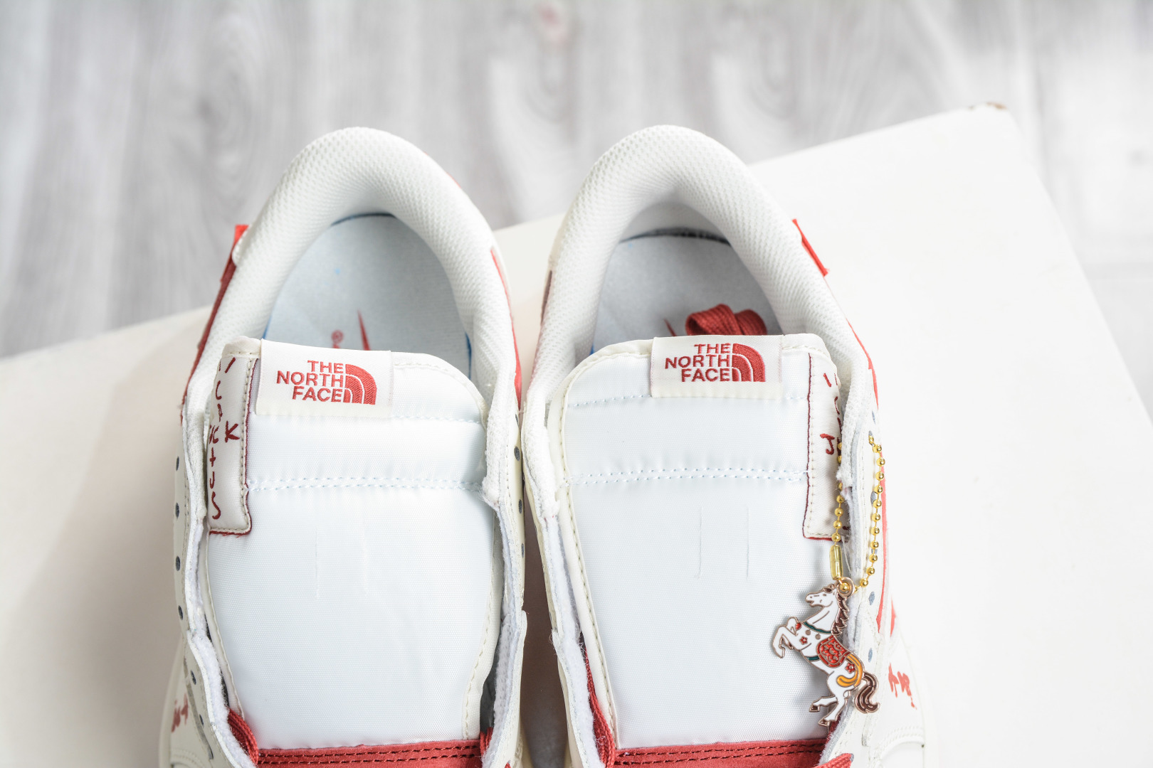 The North Face x Supreme x Travis Scott x Air Jordan 1 Low乔丹1代低帮倒钩北面Sup马年限定联名-白红 DM7866-123 The North Face x Supreme x Travis Scott x Air Jordan 1 Low乔丹1代低帮倒钩北面Sup马年限定联名-白红 DM7866-123