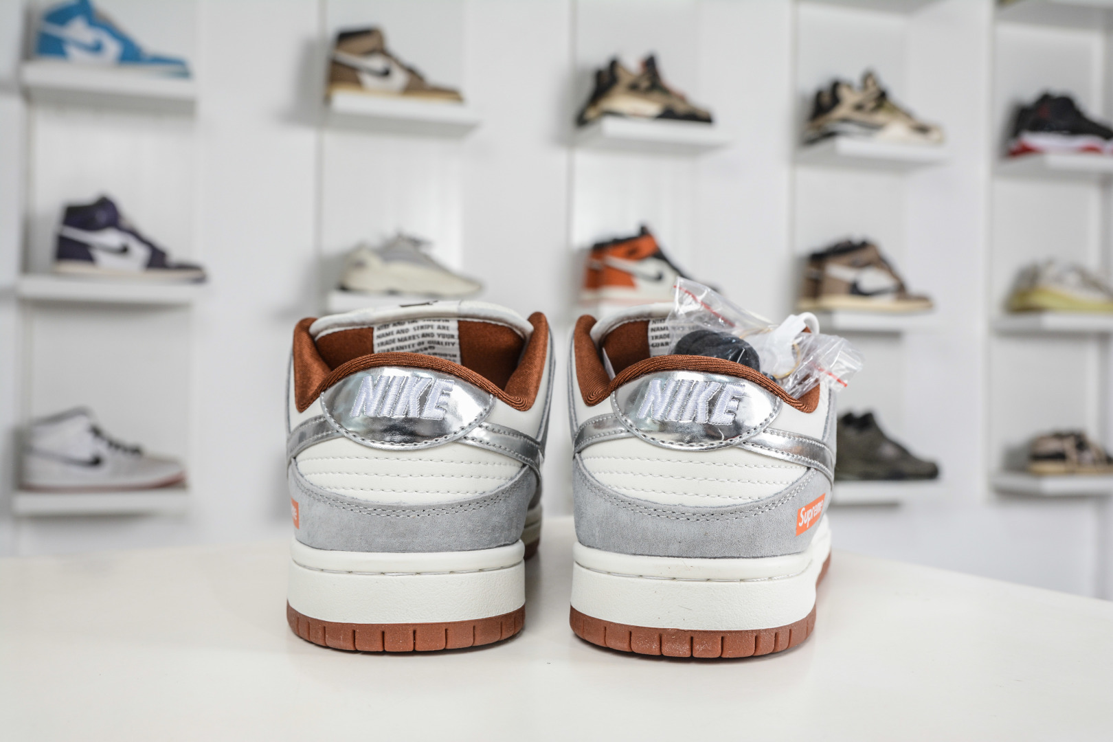 Nike SB Dunk Low x Superme SUP马年限定联名-白灰银 AJ6817-003