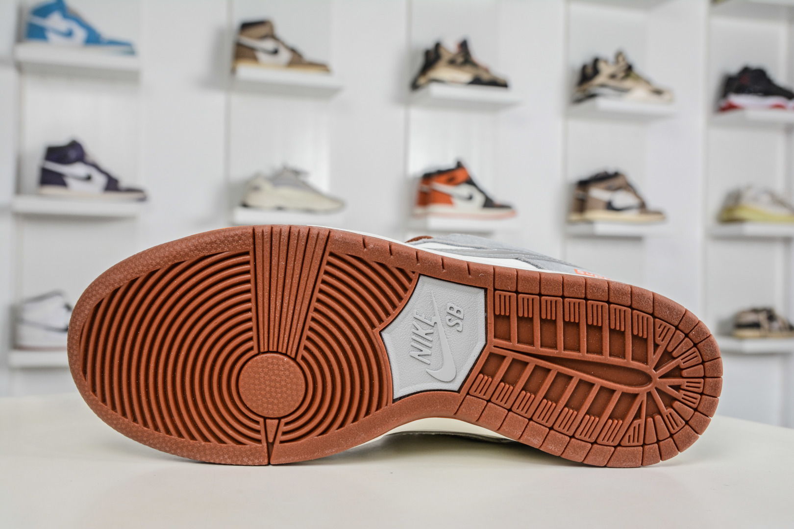 Nike SB Dunk Low x Superme SUP马年限定联名-白灰银 AJ6817-003