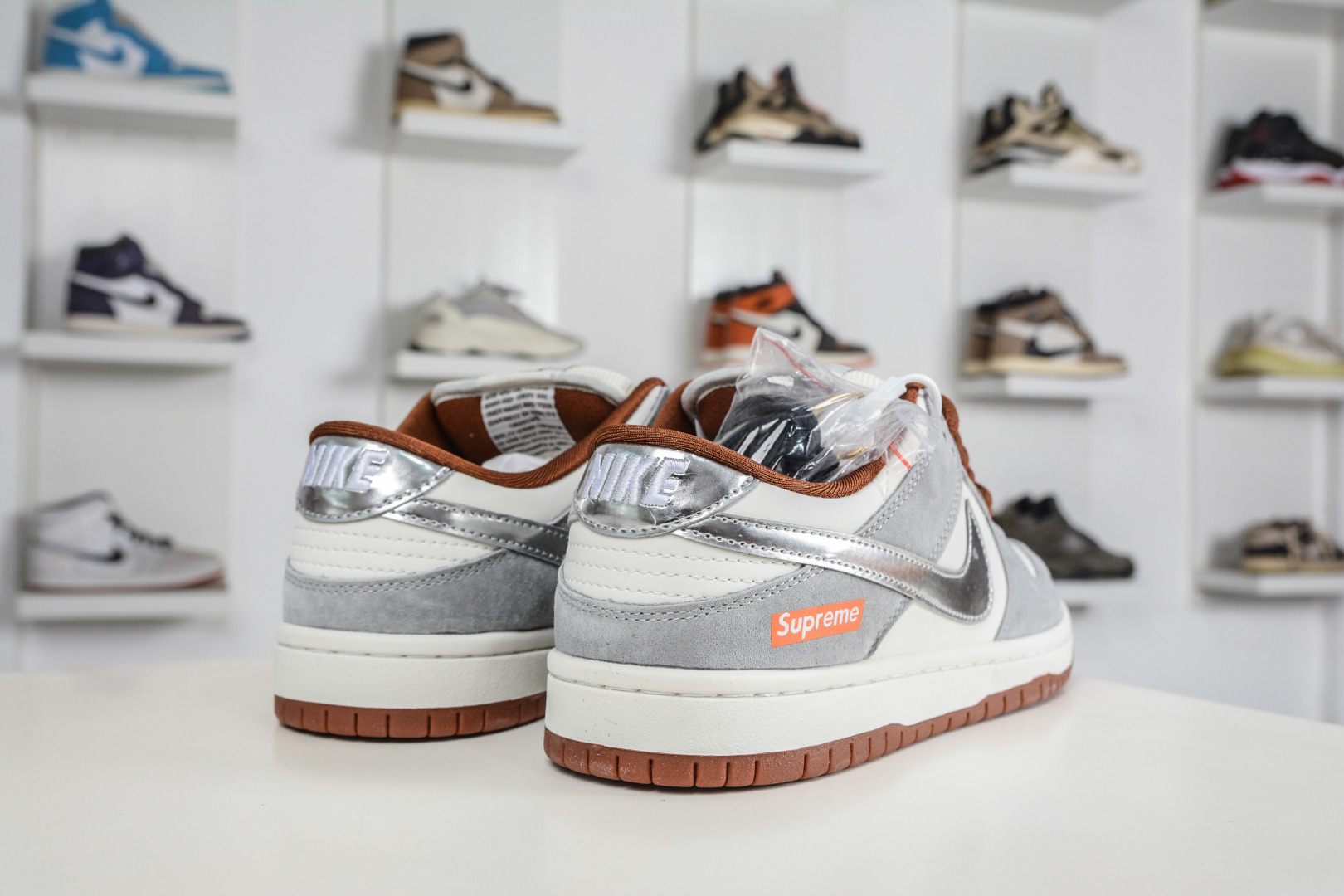 Nike SB Dunk Low x Superme SUP马年限定联名-白灰银 AJ6817-003