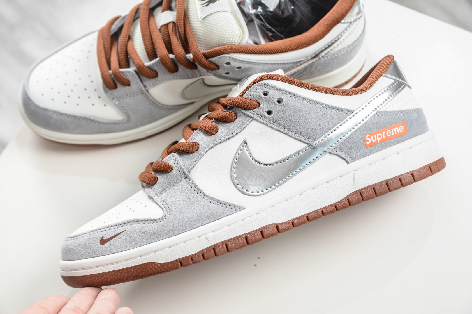 Nike SB Dunk Low x Superme SUP马年限定联名-白灰银 AJ6817-003