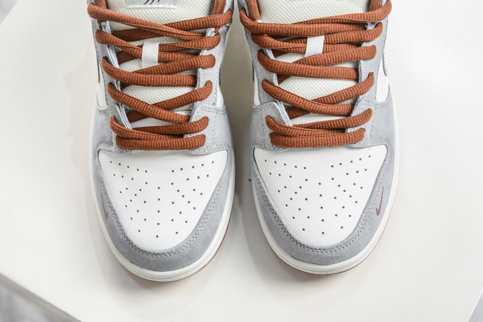 Nike SB Dunk Low x Superme SUP马年限定联名-白灰银 AJ6817-003