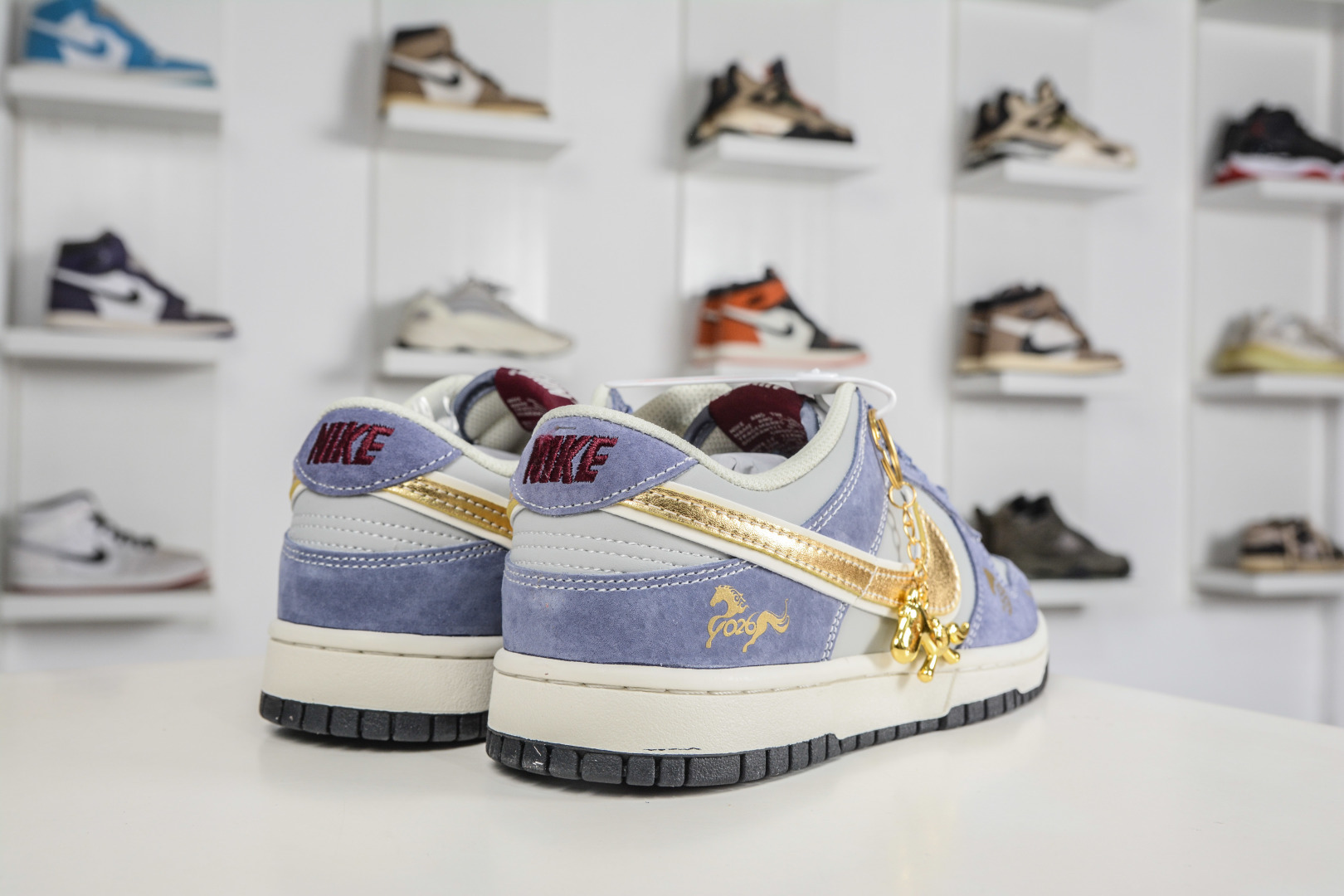 Nike SB Dunk Low 马年限定 灰紫麂皮 DN3168-022 Nike SB Dunk Low 马年限定 灰紫麂皮 DN3168-022