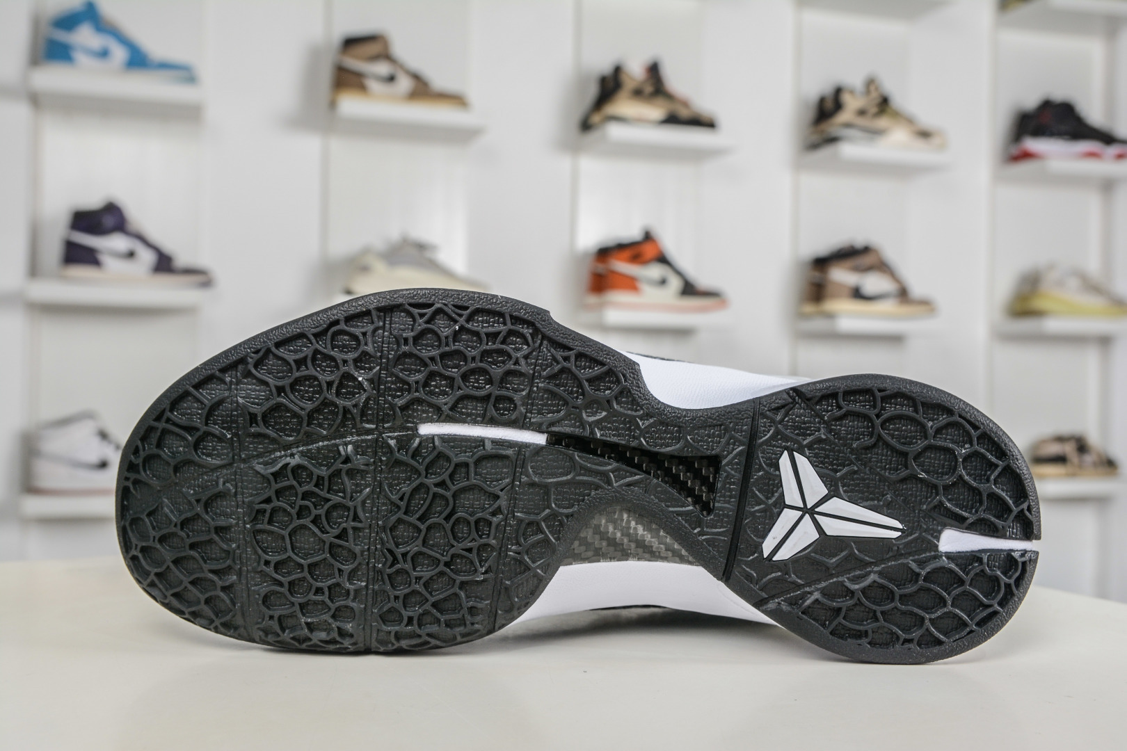 360 Nike Zoom Kobe VI 马年限定 CNY新年款 耐克 科比6代系列 低帮复刻实战运动低帮文化篮球鞋 CW2190-028
