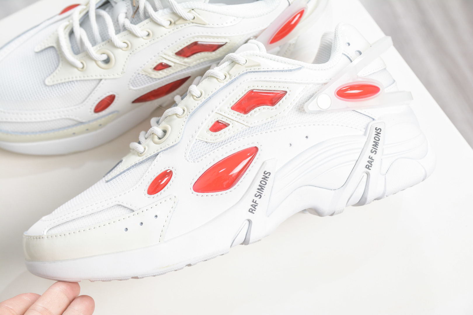 RAF SIMONS Cylon-21 ”水泡” 先锋潮流 复古低帮休闲鞋 圆头系带 低帮休闲鞋采用光滑皮革 HR740011L-3445 RAF SIMONS Cylon-21 ”水泡” 先锋潮流 复古低帮休闲鞋 圆头系带 低帮休闲鞋采用光滑皮革 HR740011L-3445
