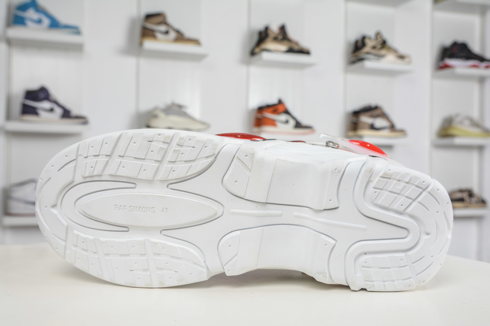 RAF SIMONS Cylon-21 ”水泡” 先锋潮流 复古低帮休闲鞋 圆头系带 低帮休闲鞋采用光滑皮革 HR740011L-3445 RAF SIMONS Cylon-21 ”水泡” 先锋潮流 复古低帮休闲鞋 圆头系带 低帮休闲鞋采用光滑皮革 HR740011L-3445
