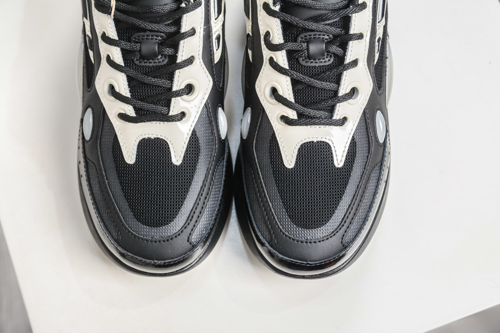 260 RAF SIMONS Cylon-21 ”水泡” 先锋潮流 复古低帮休闲鞋 圆头系带 低帮休闲鞋采用光滑皮革 HR740010L-330-Chinese UA Cheap High Quatity Brand Clothes Bags handbags Sneakers wholesale wholesaler seller from China Factory suppliers Fashion Clothing Shoes best Quality Beautiful Price 260 RAF SIMONS Cylon-21 ”水泡” 先锋潮流 复古低帮休闲鞋 圆头系带 低帮休闲鞋采用光滑皮革 HR740010L-330