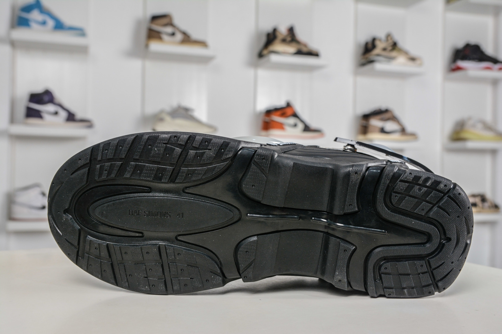 260 RAF SIMONS Cylon-21 ”水泡” 先锋潮流 复古低帮休闲鞋 圆头系带 低帮休闲鞋采用光滑皮革 HR740010L-330-Chinese UA Cheap High Quatity Brand Clothes Bags handbags Sneakers wholesale wholesaler seller from China Factory suppliers Fashion Clothing Shoes best Quality Beautiful Price 260 RAF SIMONS Cylon-21 ”水泡” 先锋潮流 复古低帮休闲鞋 圆头系带 低帮休闲鞋采用光滑皮革 HR740010L-330