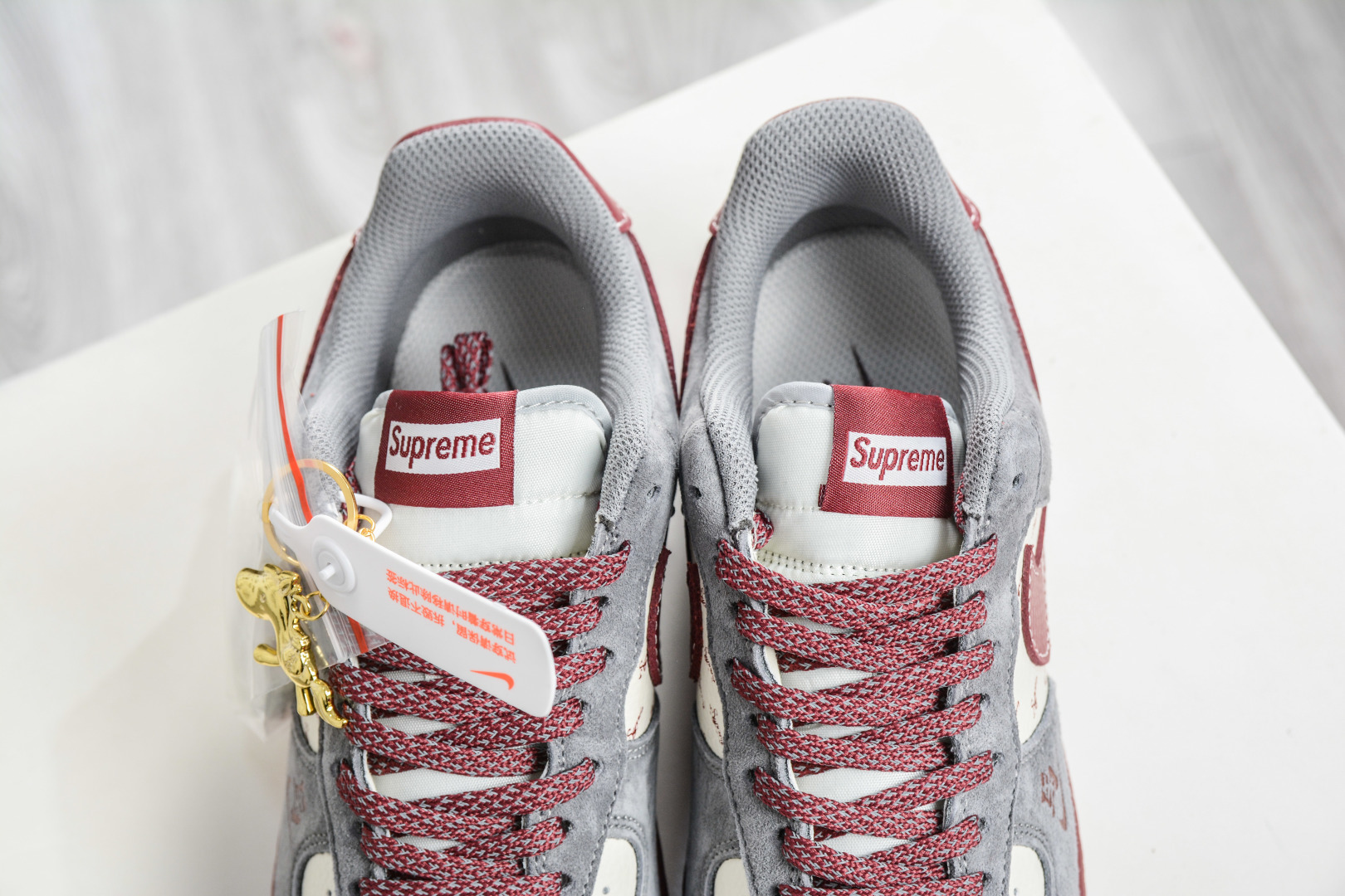 Nike Air Force 1 Low 07 x Supreme SUP马年限定-米灰红 XL1982-335 Nike Air Force 1 Low 07 x Supreme SUP马年限定-米灰红 XL1982-335