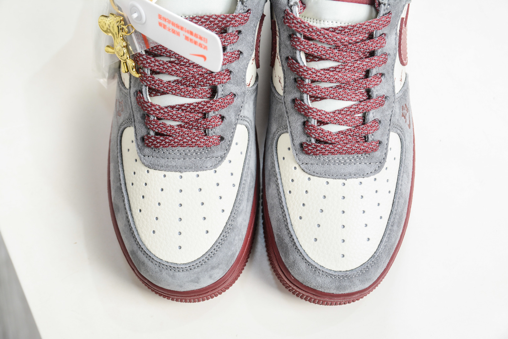 Nike Air Force 1 Low 07 x Supreme SUP马年限定-米灰红 XL1982-335 Nike Air Force 1 Low 07 x Supreme SUP马年限定-米灰红 XL1982-335