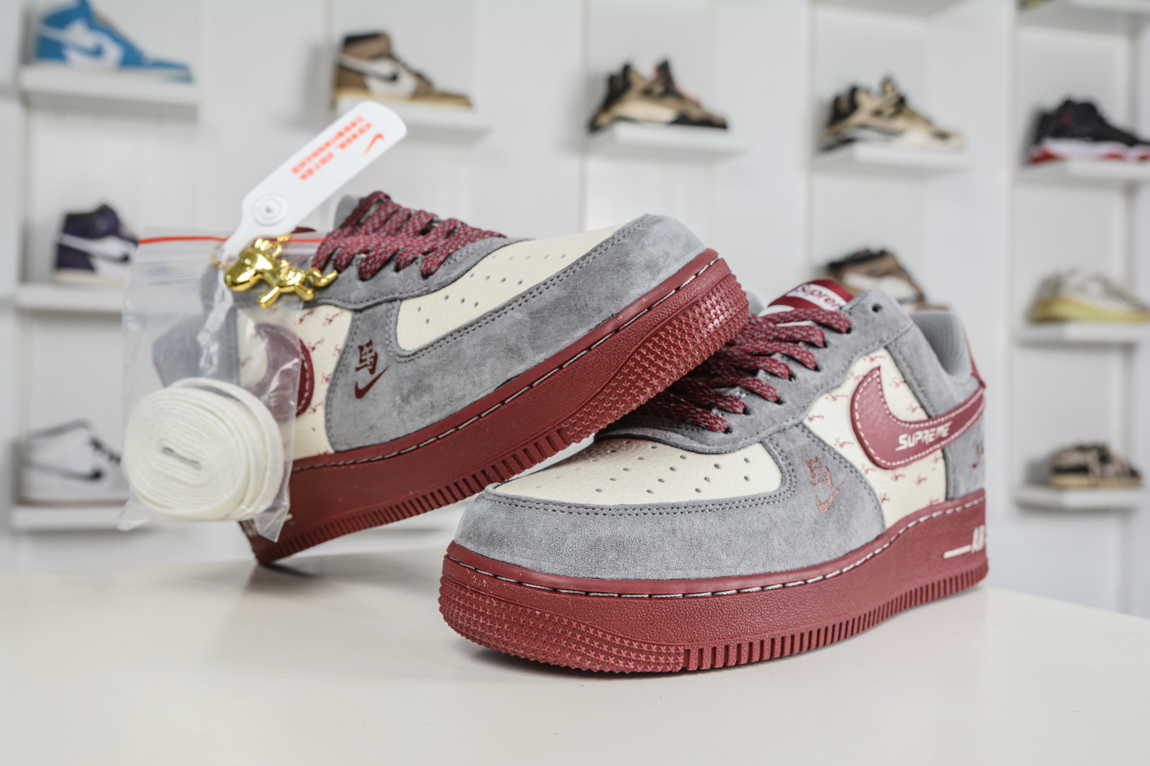 Nike Air Force 1 Low 07 x Supreme SUP马年限定-米灰红 XL1982-335 Nike Air Force 1 Low 07 x Supreme SUP马年限定-米灰红 XL1982-335