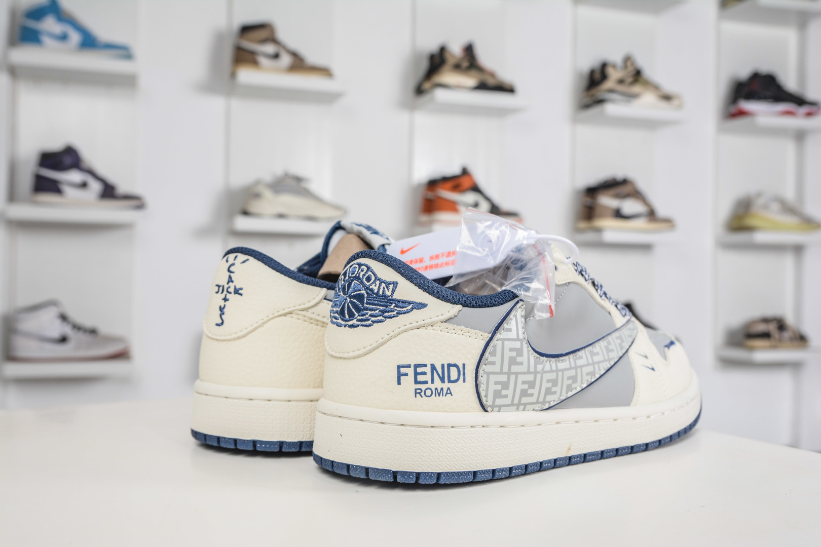 270 TS x Air Jordan x Fendi AJ1 Low 倒钩低帮芬迪联名-米白浅灰 LD2028-068-Chinese UA Cheap High Quatity Brand Clothes Bags handbags Sneakers wholesale wholesaler seller from China Factory suppliers Fashion Clothing Shoes best Quality Beautiful Price 270 TS x Air Jordan x Fendi AJ1 Low 倒钩低帮芬迪联名-米白浅灰 LD2028-068