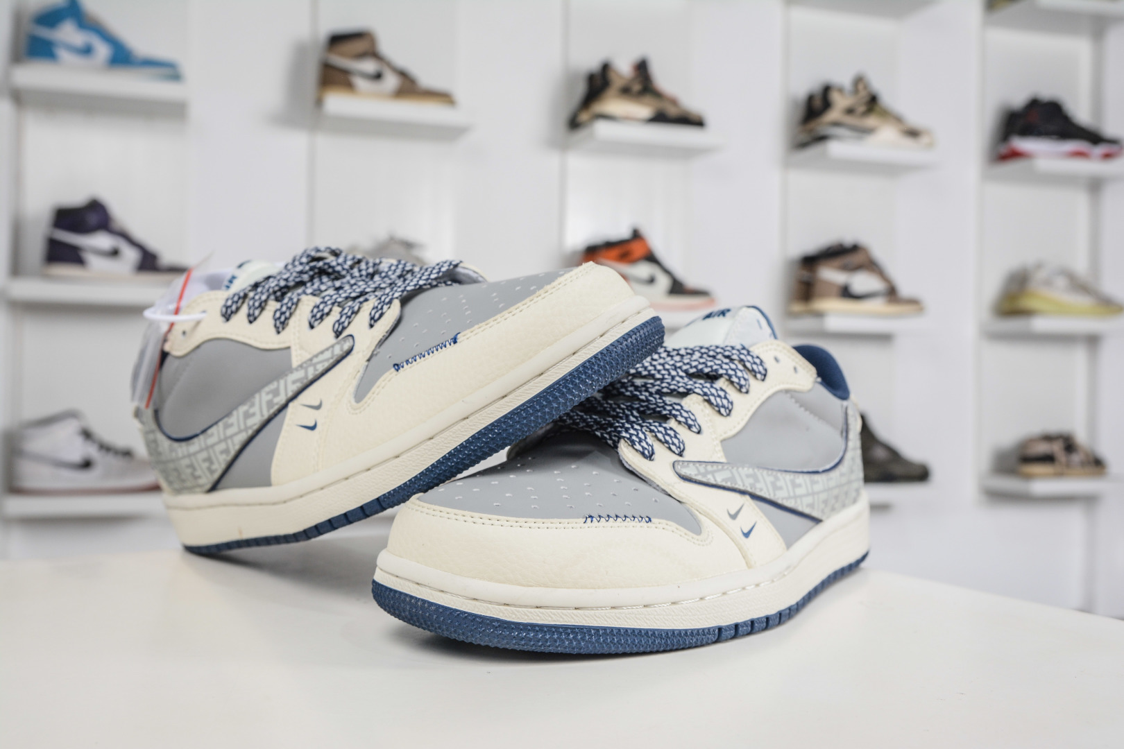 270 TS x Air Jordan x Fendi AJ1 Low 倒钩低帮芬迪联名-米白浅灰 LD2028-068-Chinese UA Cheap High Quatity Brand Clothes Bags handbags Sneakers wholesale wholesaler seller from China Factory suppliers Fashion Clothing Shoes best Quality Beautiful Price 270 TS x Air Jordan x Fendi AJ1 Low 倒钩低帮芬迪联名-米白浅灰 LD2028-068