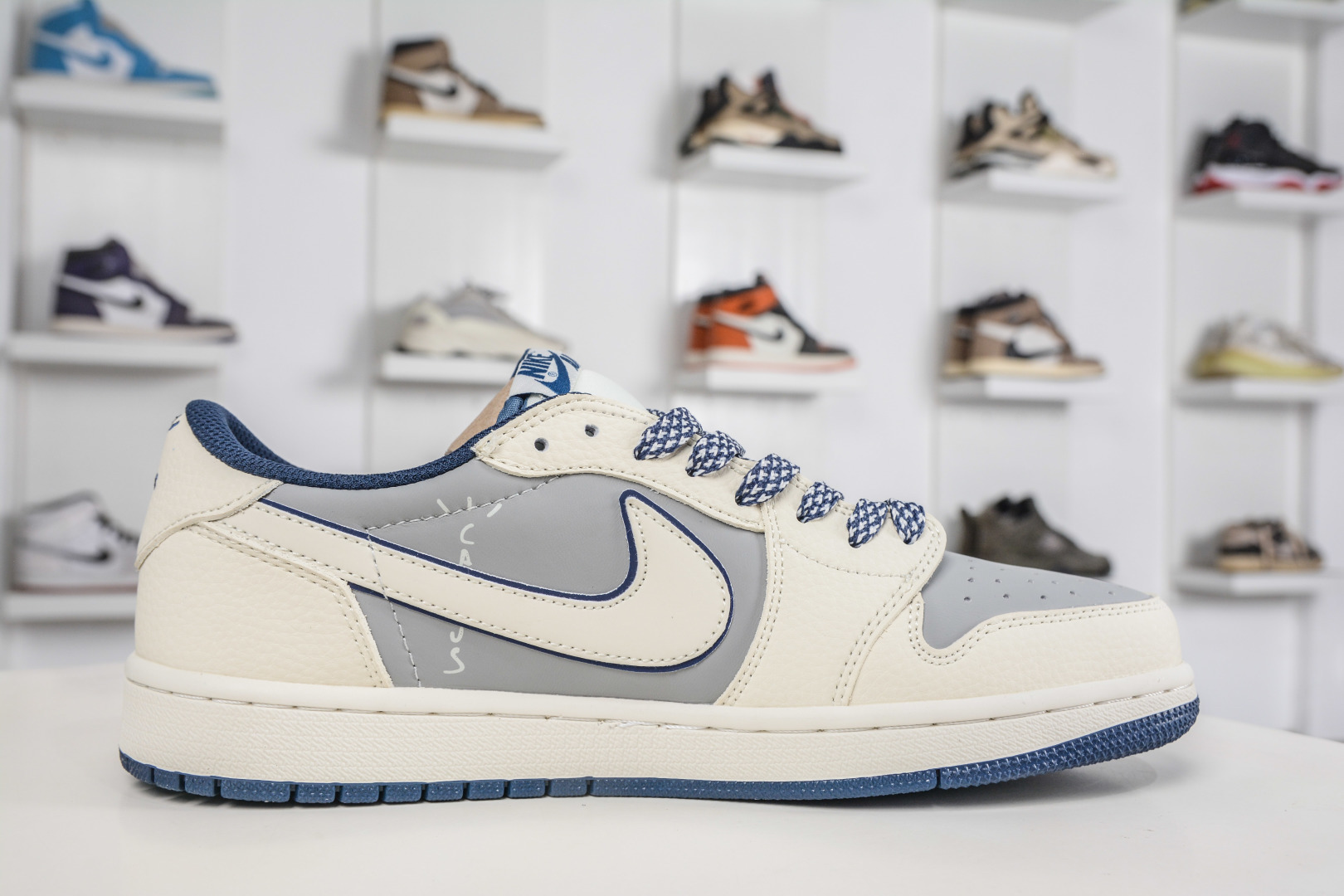 270 TS x Air Jordan x Fendi AJ1 Low 倒钩低帮芬迪联名-米白浅灰 LD2028-068-Chinese UA Cheap High Quatity Brand Clothes Bags handbags Sneakers wholesale wholesaler seller from China Factory suppliers Fashion Clothing Shoes best Quality Beautiful Price 270 TS x Air Jordan x Fendi AJ1 Low 倒钩低帮芬迪联名-米白浅灰 LD2028-068