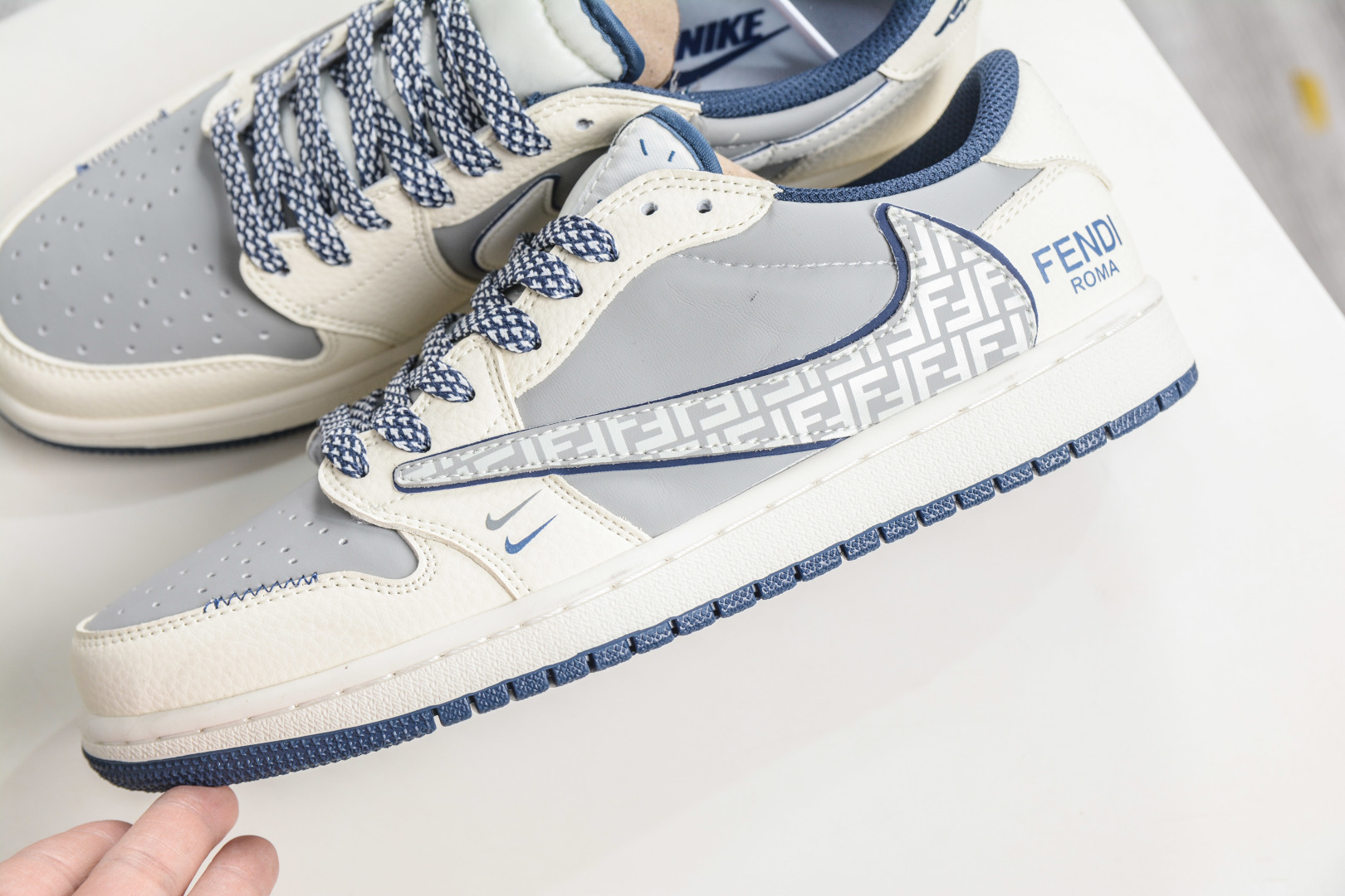 270 TS x Air Jordan x Fendi AJ1 Low 倒钩低帮芬迪联名-米白浅灰 LD2028-068-Chinese UA Cheap High Quatity Brand Clothes Bags handbags Sneakers wholesale wholesaler seller from China Factory suppliers Fashion Clothing Shoes best Quality Beautiful Price 270 TS x Air Jordan x Fendi AJ1 Low 倒钩低帮芬迪联名-米白浅灰 LD2028-068