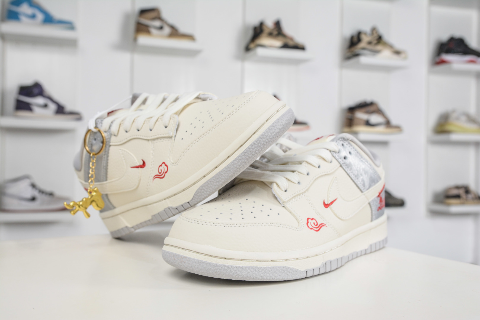 270 Nike SB Dunk Low 马年限定 白灰银 DS6608-022