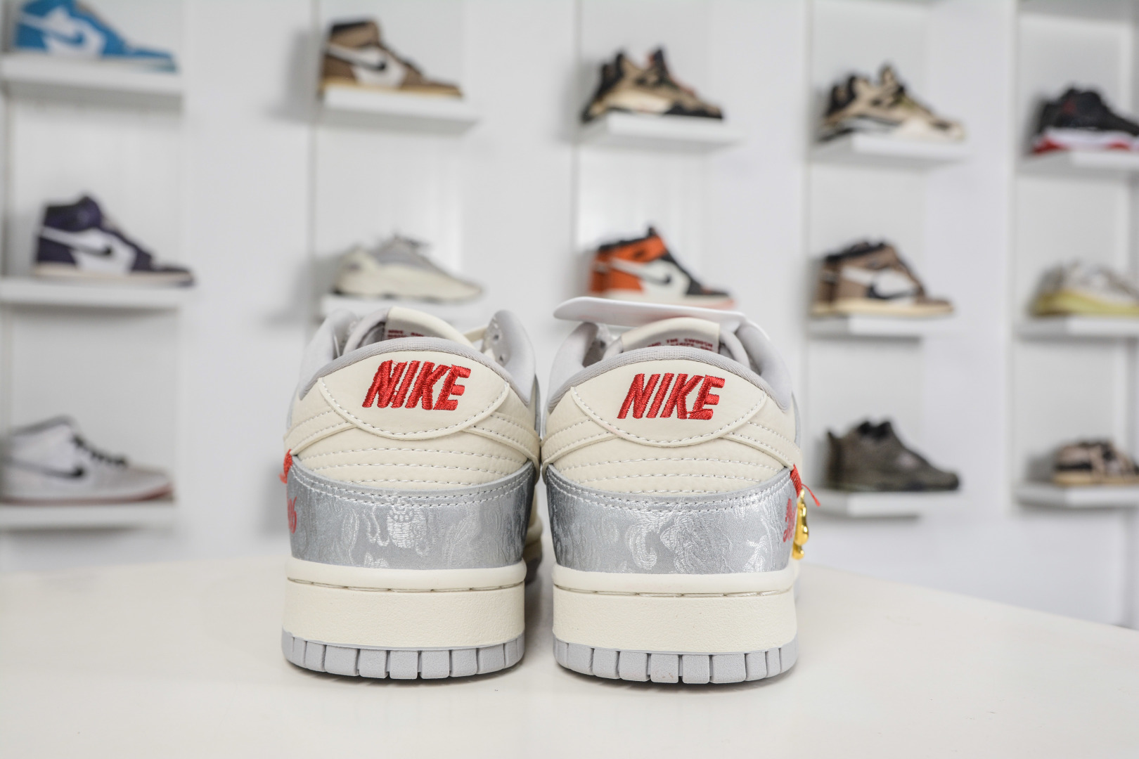 270 Nike SB Dunk Low 马年限定 白灰银 DS6608-022