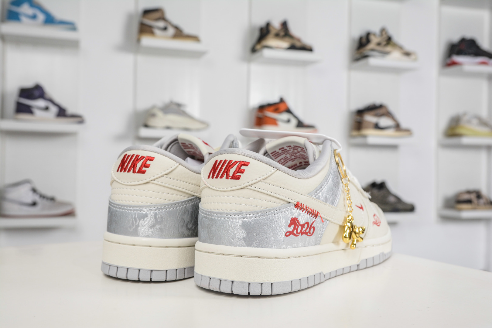 270 Nike SB Dunk Low 马年限定 白灰银 DS6608-022