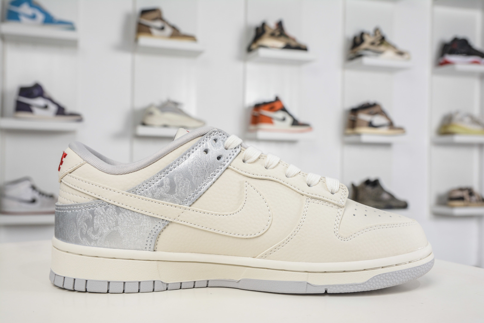 270 Nike SB Dunk Low 马年限定 白灰银 DS6608-022