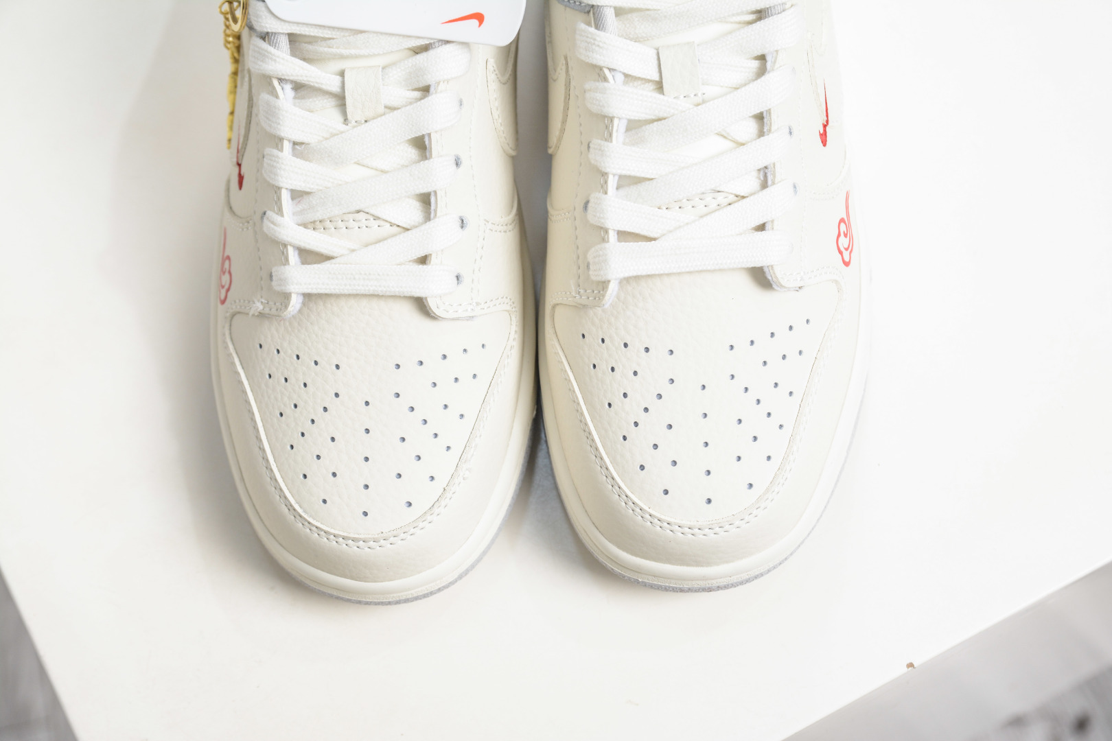 270 Nike SB Dunk Low 马年限定 白灰银 DS6608-022