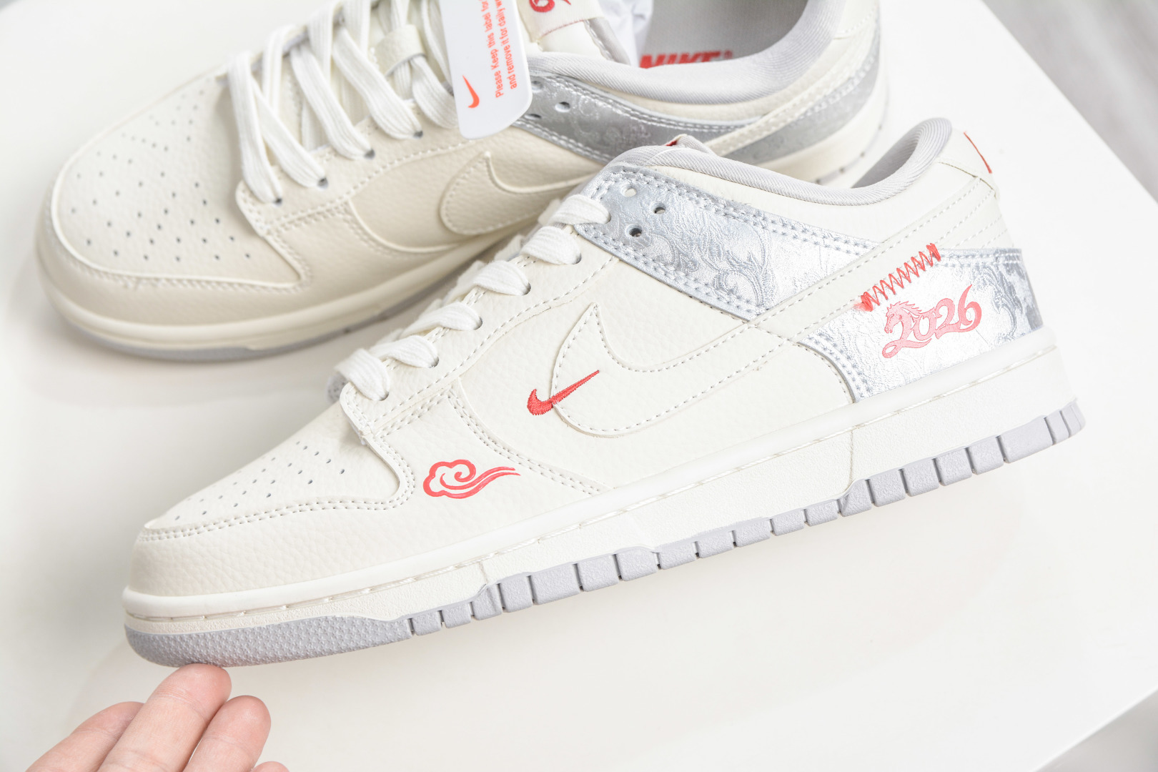 270 Nike SB Dunk Low 马年限定 白灰银 DS6608-022