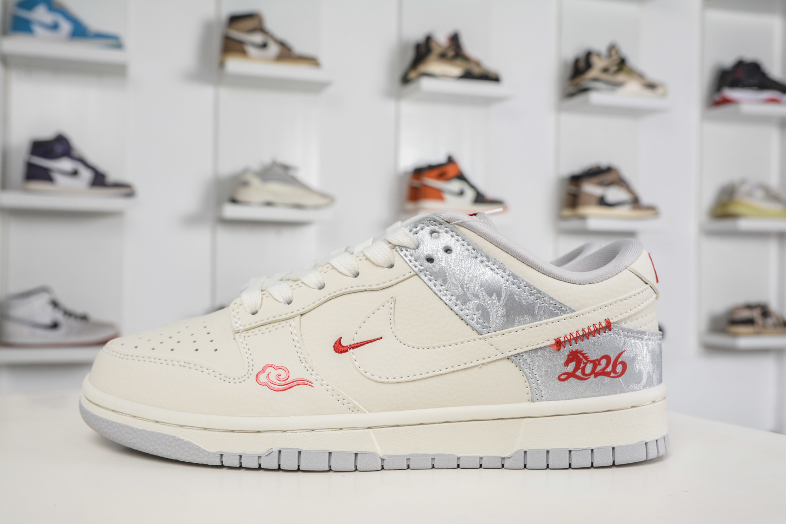 270 Nike SB Dunk Low 马年限定 白灰银 DS6608-022