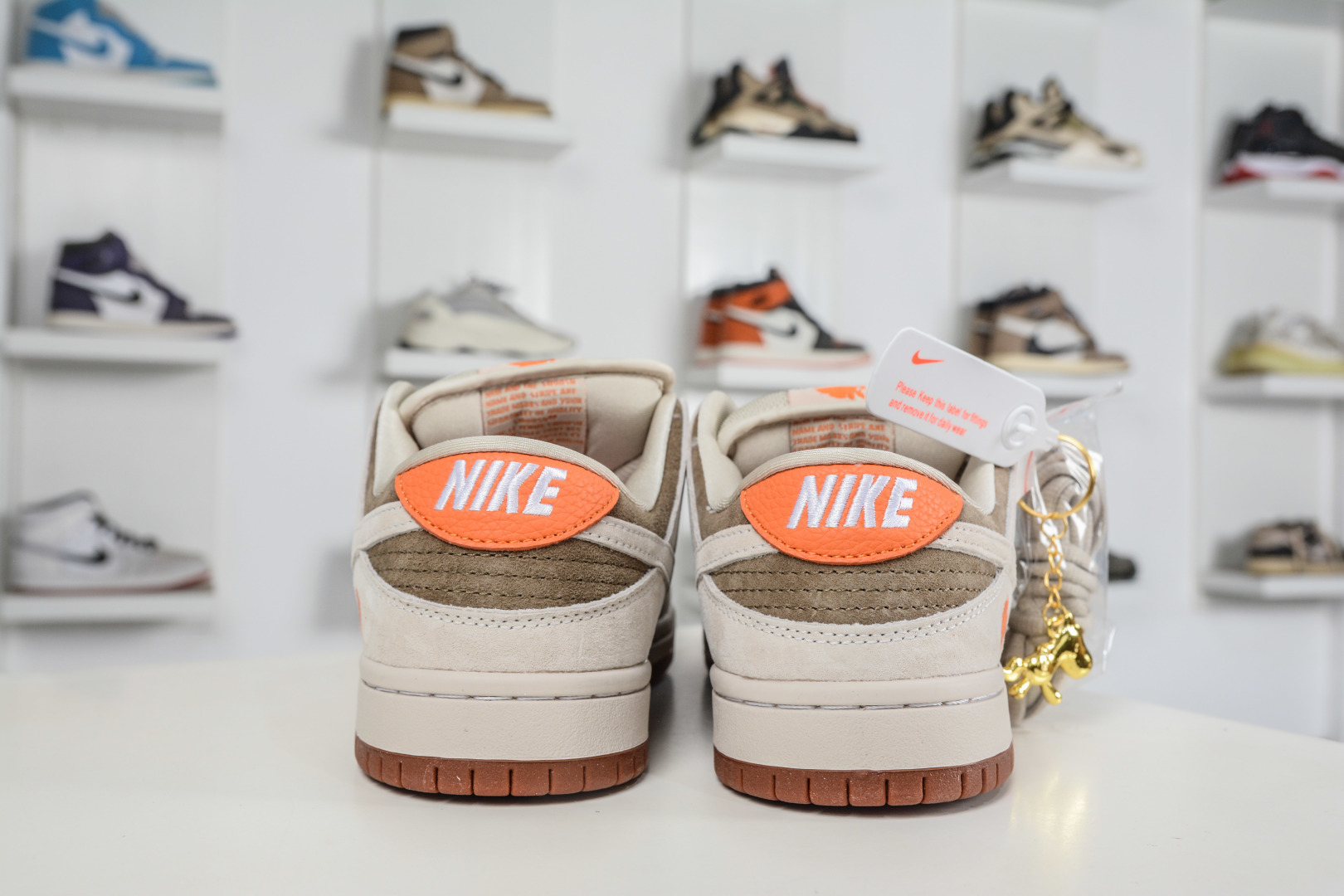 Nike SB Dunk Low x Louis Vuitton LV马年限定联名-米灰褐橙 AJ6817-001-Chinese wholesaler seller Clothes Bags handbags wholesale Shoes High Quatity wholesaler seller Cheap Sneakers from China Factory Chinese suppliers china wholesale clothing wholesaler seller Nike SB Dunk Low x Louis Vuitton LV马年限定联名-米灰褐橙 AJ6817-001