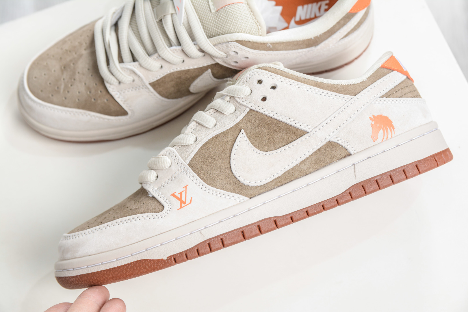 Nike SB Dunk Low x Louis Vuitton LV马年限定联名-米灰褐橙 AJ6817-001-Chinese wholesaler seller Clothes Bags handbags wholesale Shoes High Quatity wholesaler seller Cheap Sneakers from China Factory Chinese suppliers china wholesale clothing wholesaler seller Nike SB Dunk Low x Louis Vuitton LV马年限定联名-米灰褐橙 AJ6817-001