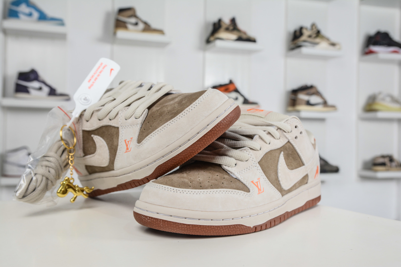 Nike SB Dunk Low x Louis Vuitton LV马年限定联名-米灰褐橙 AJ6817-001-Chinese wholesaler seller Clothes Bags handbags wholesale Shoes High Quatity wholesaler seller Cheap Sneakers from China Factory Chinese suppliers china wholesale clothing wholesaler seller Nike SB Dunk Low x Louis Vuitton LV马年限定联名-米灰褐橙 AJ6817-001