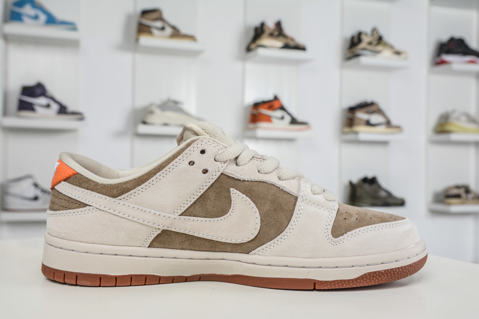 Nike SB Dunk Low x Louis Vuitton LV马年限定联名-米灰褐橙 AJ6817-001-Chinese wholesaler seller Clothes Bags handbags wholesale Shoes High Quatity wholesaler seller Cheap Sneakers from China Factory Chinese suppliers china wholesale clothing wholesaler seller Nike SB Dunk Low x Louis Vuitton LV马年限定联名-米灰褐橙 AJ6817-001