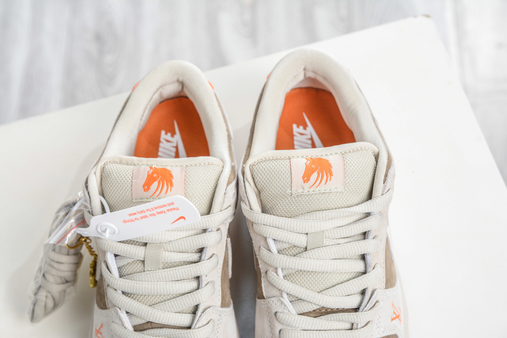Nike SB Dunk Low x Louis Vuitton LV马年限定联名-米灰褐橙 AJ6817-001-Chinese wholesaler seller Clothes Bags handbags wholesale Shoes High Quatity wholesaler seller Cheap Sneakers from China Factory Chinese suppliers china wholesale clothing wholesaler seller Nike SB Dunk Low x Louis Vuitton LV马年限定联名-米灰褐橙 AJ6817-001