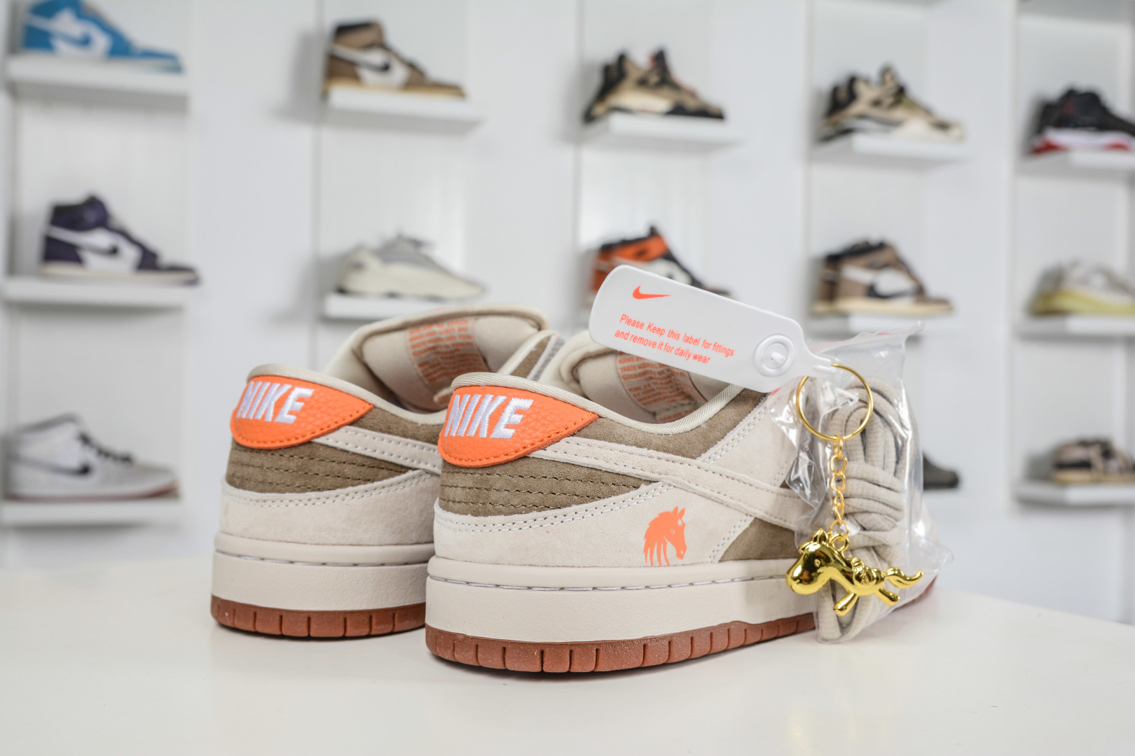 Nike SB Dunk Low x Louis Vuitton LV马年限定联名-米灰褐橙 AJ6817-001-Chinese wholesaler seller Clothes Bags handbags wholesale Shoes High Quatity wholesaler seller Cheap Sneakers from China Factory Chinese suppliers china wholesale clothing wholesaler seller Nike SB Dunk Low x Louis Vuitton LV马年限定联名-米灰褐橙 AJ6817-001