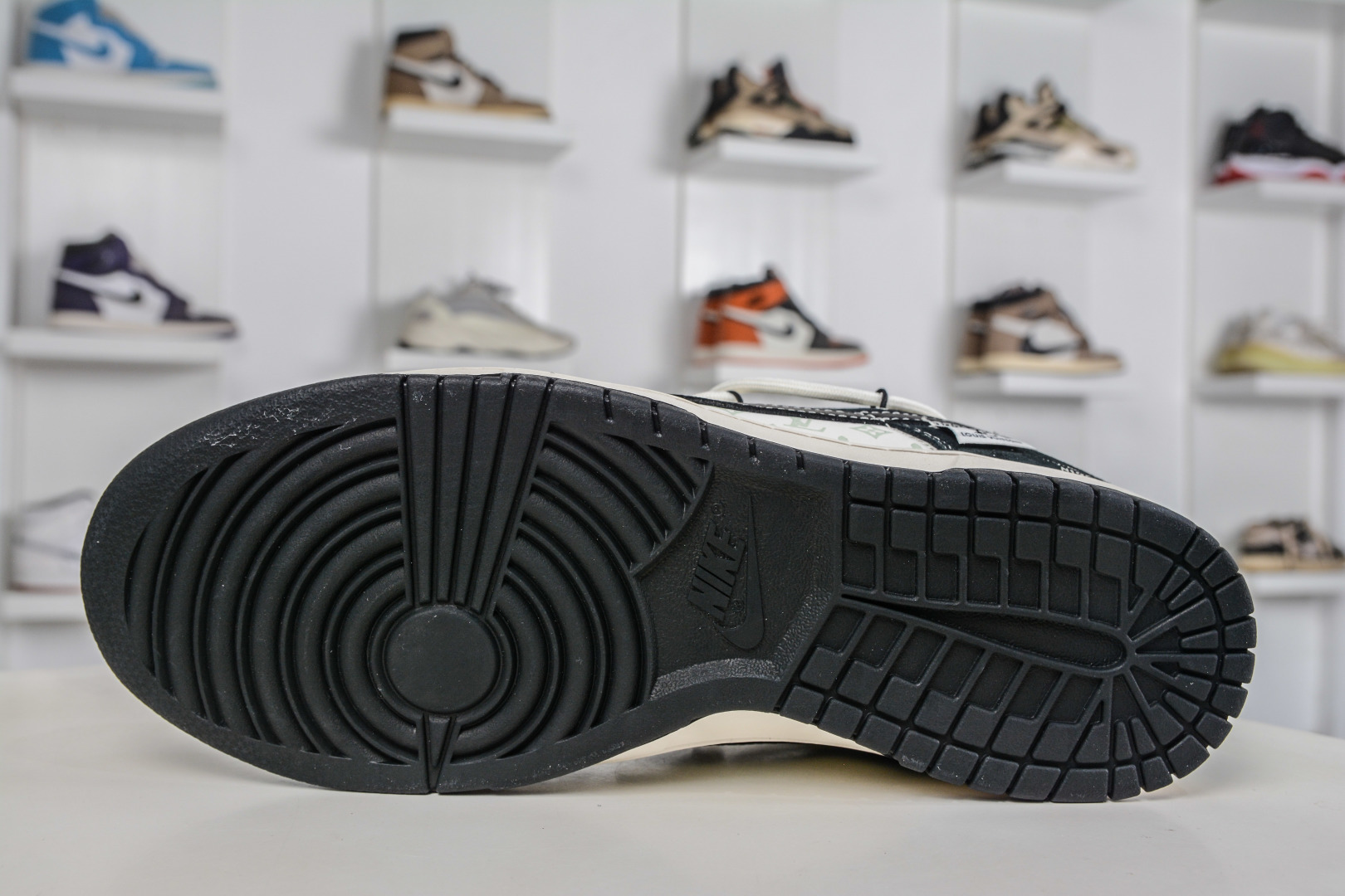 290 Nike SB Dunk Low x Louis Vuitton LV联名-白黑贴布绑带 YX5066-396-Chinese UA Cheap High Quatity Brand Clothes Bags handbags Sneakers wholesale wholesaler seller from China Factory suppliers Fashion Clothing Shoes best Quality Beautiful Price 290 Nike SB Dunk Low x Louis Vuitton LV联名-白黑贴布绑带 YX5066-396