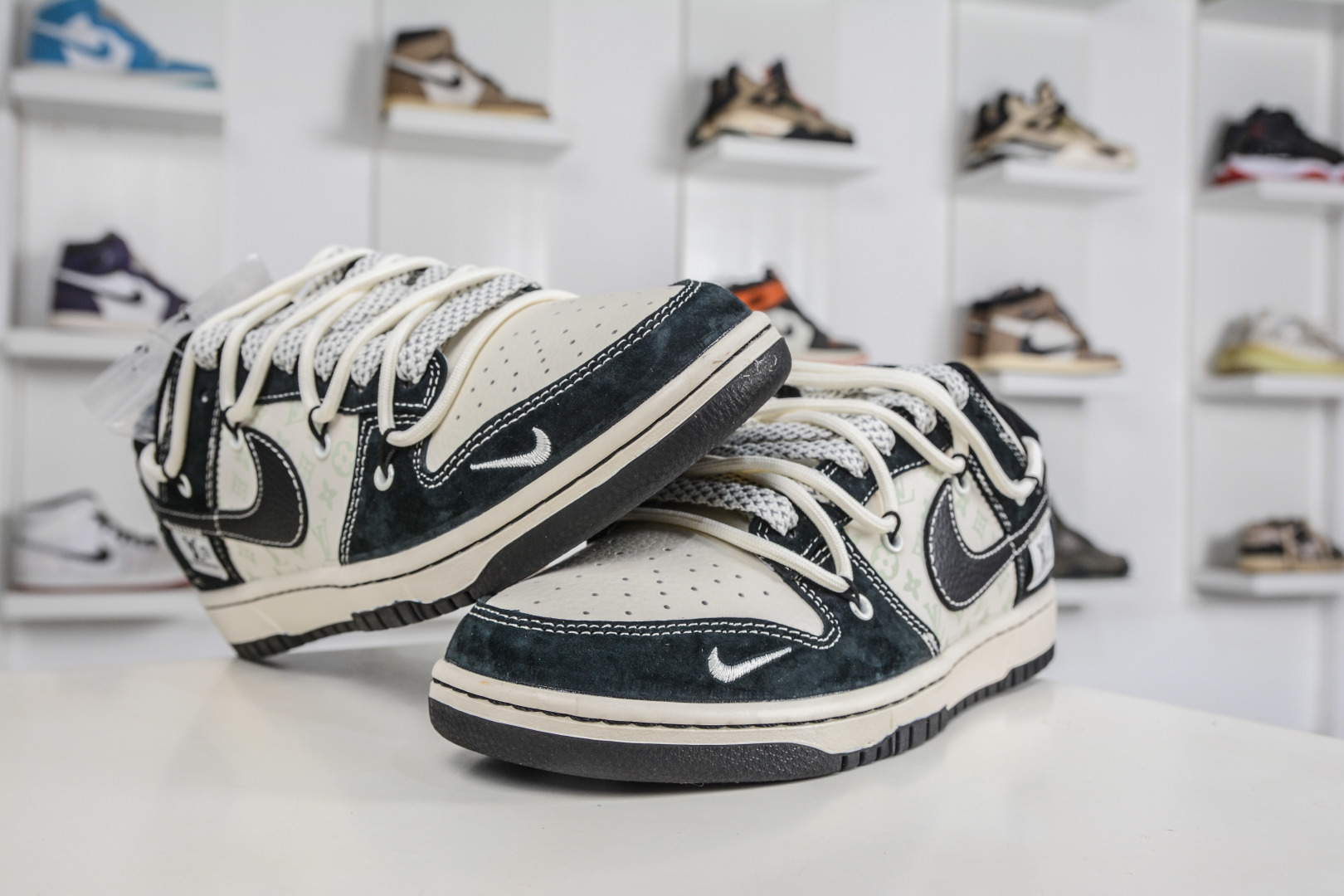290 Nike SB Dunk Low x Louis Vuitton LV联名-白黑贴布绑带 YX5066-396-Chinese UA Cheap High Quatity Brand Clothes Bags handbags Sneakers wholesale wholesaler seller from China Factory suppliers Fashion Clothing Shoes best Quality Beautiful Price 290 Nike SB Dunk Low x Louis Vuitton LV联名-白黑贴布绑带 YX5066-396