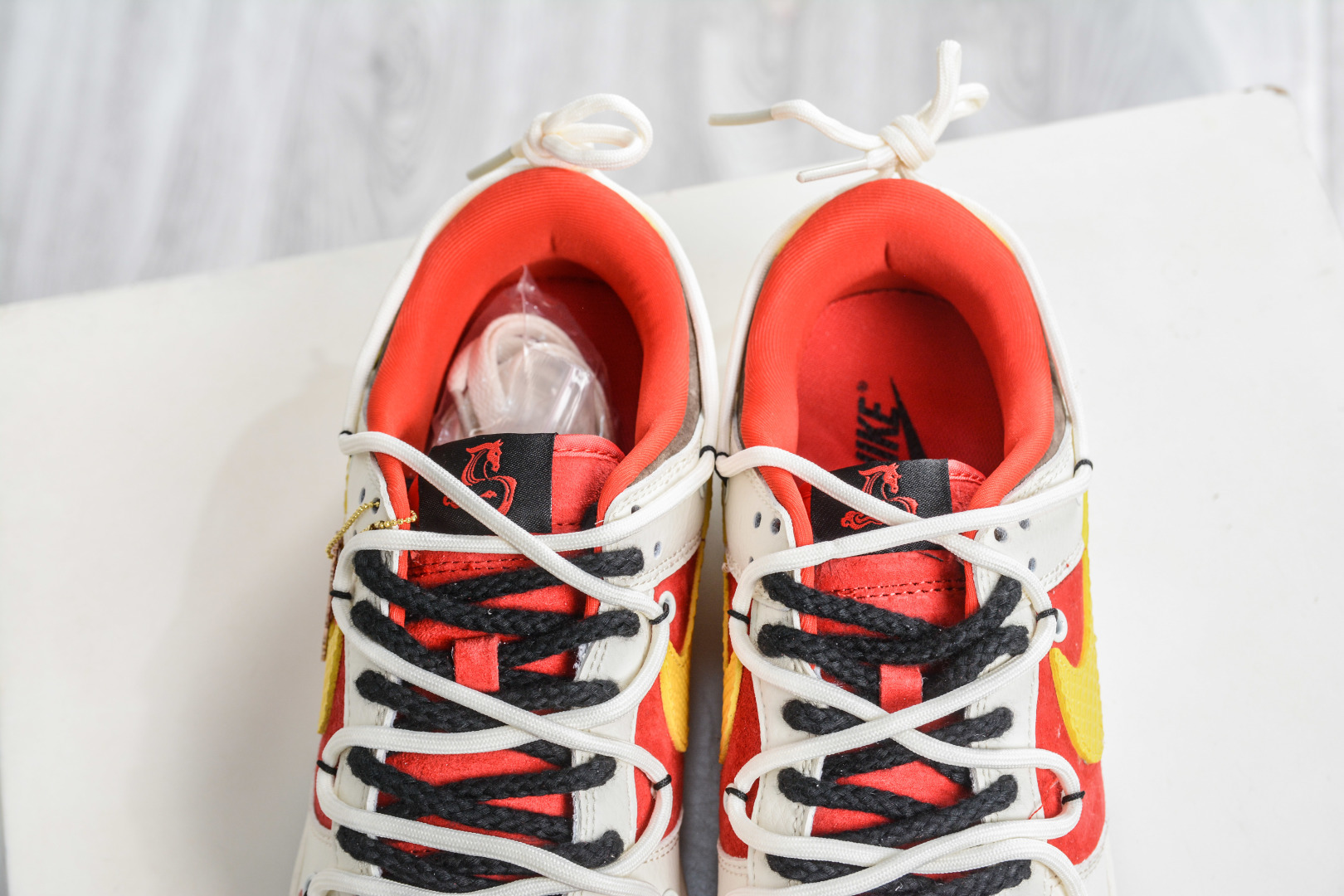 Nike Dunk Low 马年限定 白红黄绑带 YX5066-C65