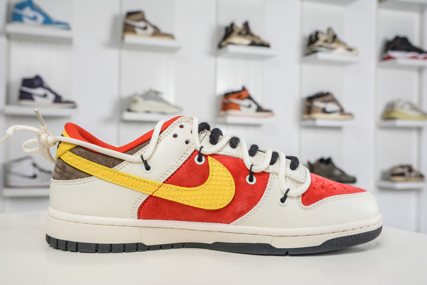 Nike Dunk Low 马年限定 白红黄绑带 YX5066-C65