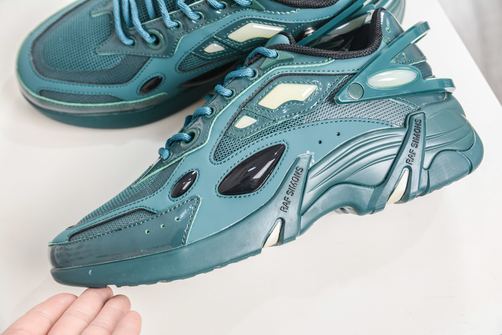 260 RAF SIMONS Cylon-21 ”水泡” 先锋潮流 复古低帮休闲鞋 HR740011L-Chinese UA Cheap High Quatity Brand Clothes Bags handbags Sneakers wholesale wholesaler seller from China Factory suppliers Fashion Clothing Shoes best Quality Beautiful Price 260 RAF SIMONS Cylon-21 ”水泡” 先锋潮流 复古低帮休闲鞋 HR740011L
