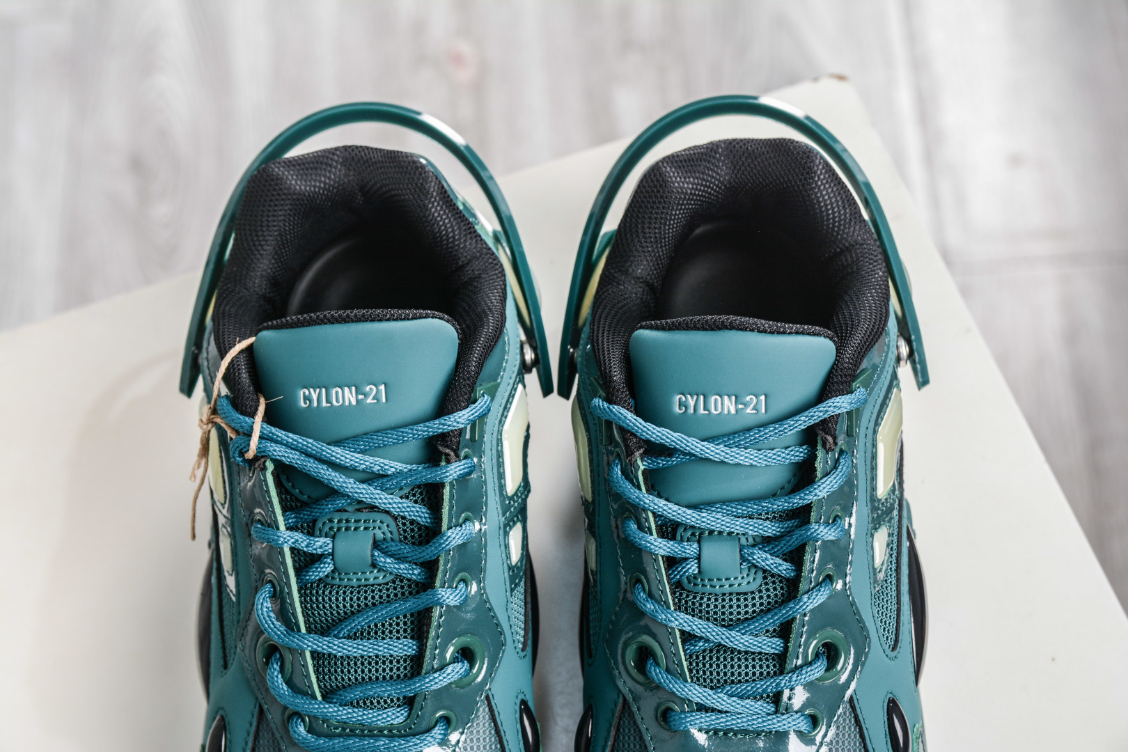 260 RAF SIMONS Cylon-21 ”水泡” 先锋潮流 复古低帮休闲鞋 HR740011L-Chinese UA Cheap High Quatity Brand Clothes Bags handbags Sneakers wholesale wholesaler seller from China Factory suppliers Fashion Clothing Shoes best Quality Beautiful Price 260 RAF SIMONS Cylon-21 ”水泡” 先锋潮流 复古低帮休闲鞋 HR740011L