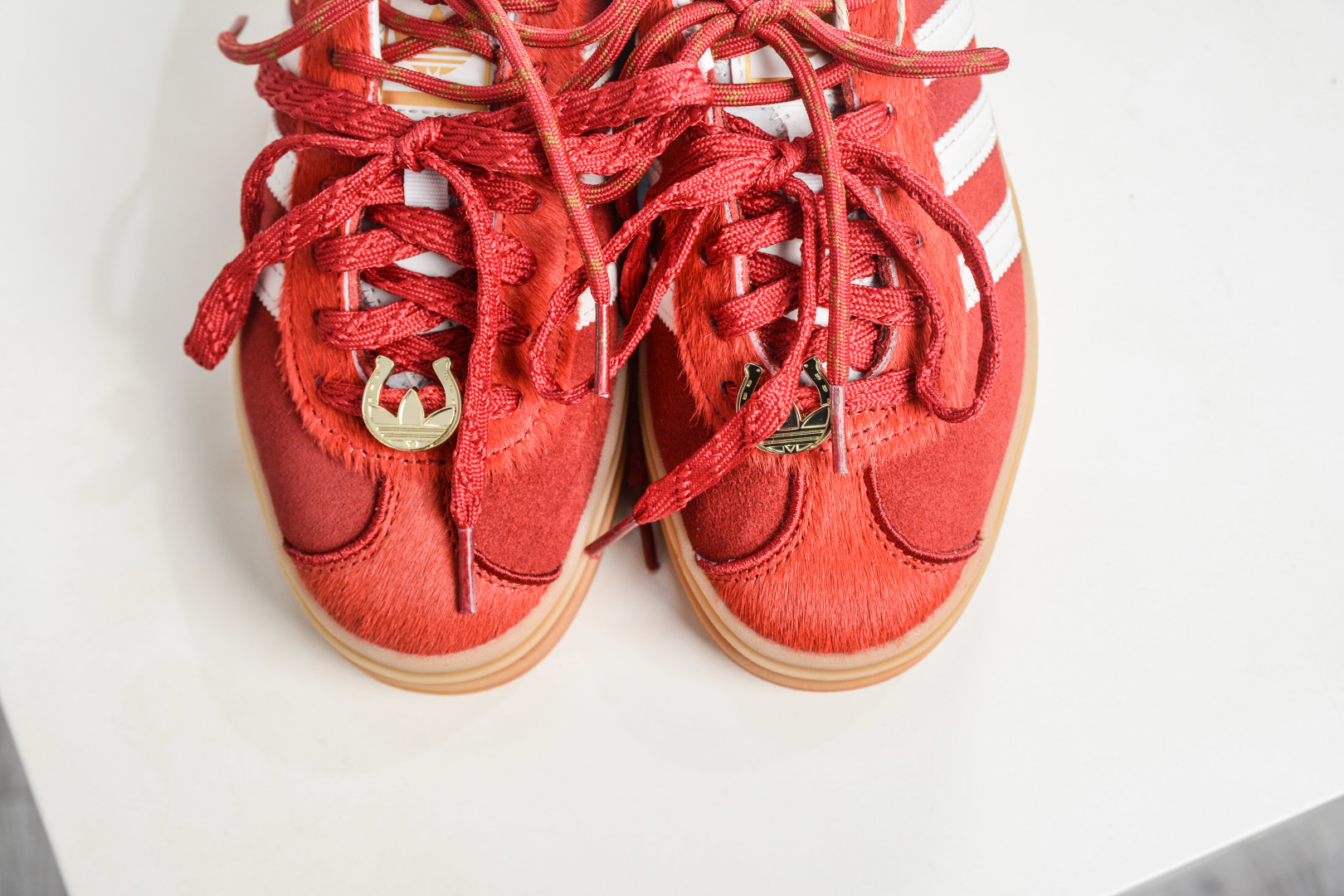 Adidas originals GAZELLE CNY新年款 马年限定 经典运动 德训鞋 女款 红色羚羊松糕系列复古百搭厚底增高低帮休闲运动板鞋 KJ4293
