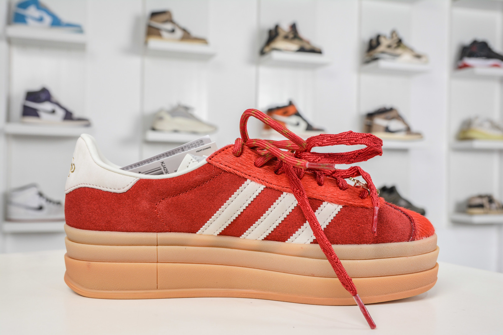 Adidas originals GAZELLE CNY新年款 马年限定 经典运动 德训鞋 女款 红色羚羊松糕系列复古百搭厚底增高低帮休闲运动板鞋 KJ4293