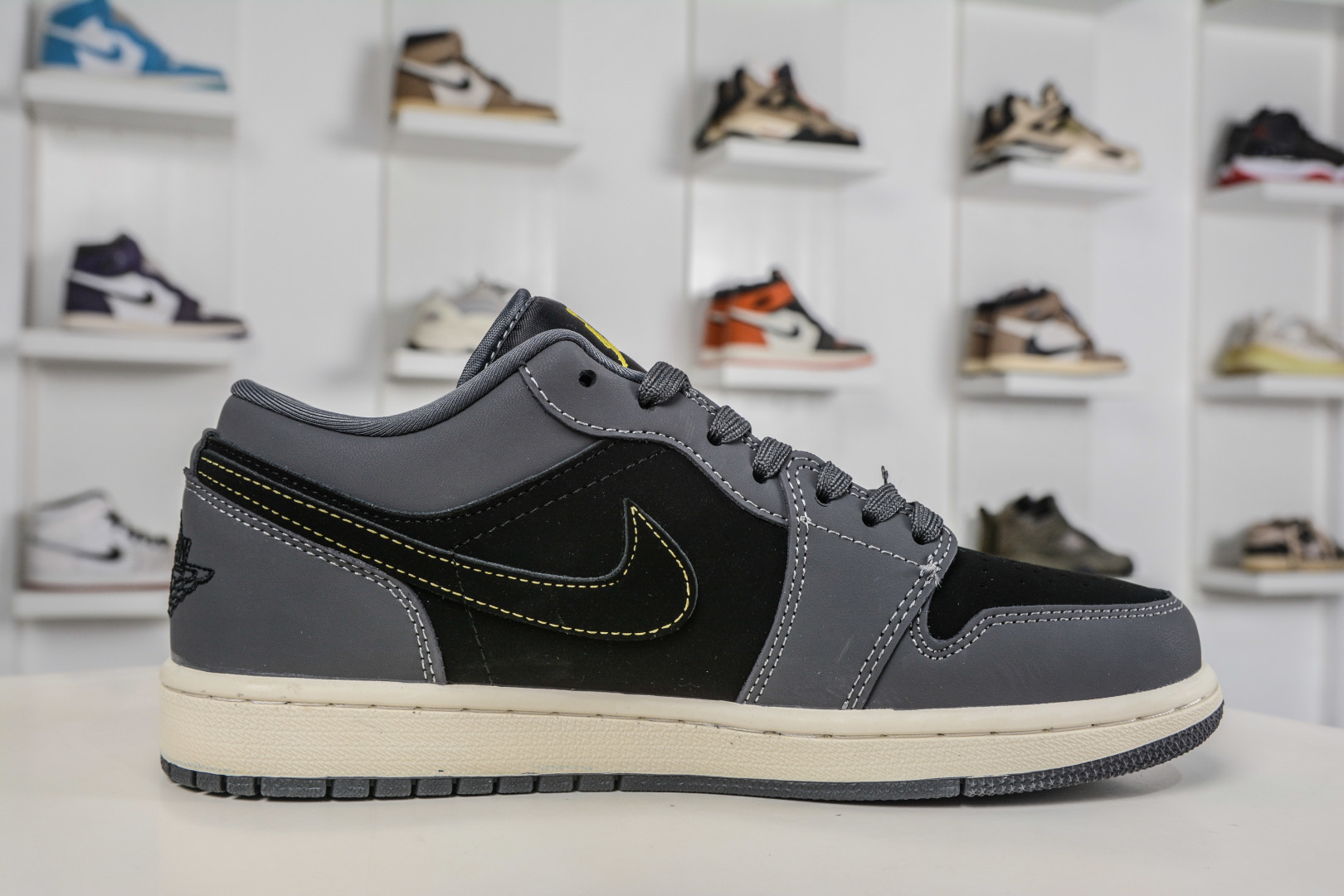 270 Dior x Air Jordan 1 Low 迪奥联名-黑灰金 QJ1988-007-Chinese UA Cheap High Quatity Brand Clothes Bags handbags Sneakers wholesale wholesaler seller from China Factory suppliers Fashion Clothing Shoes best Quality Beautiful Price 270 Dior x Air Jordan 1 Low 迪奥联名-黑灰金 QJ1988-007