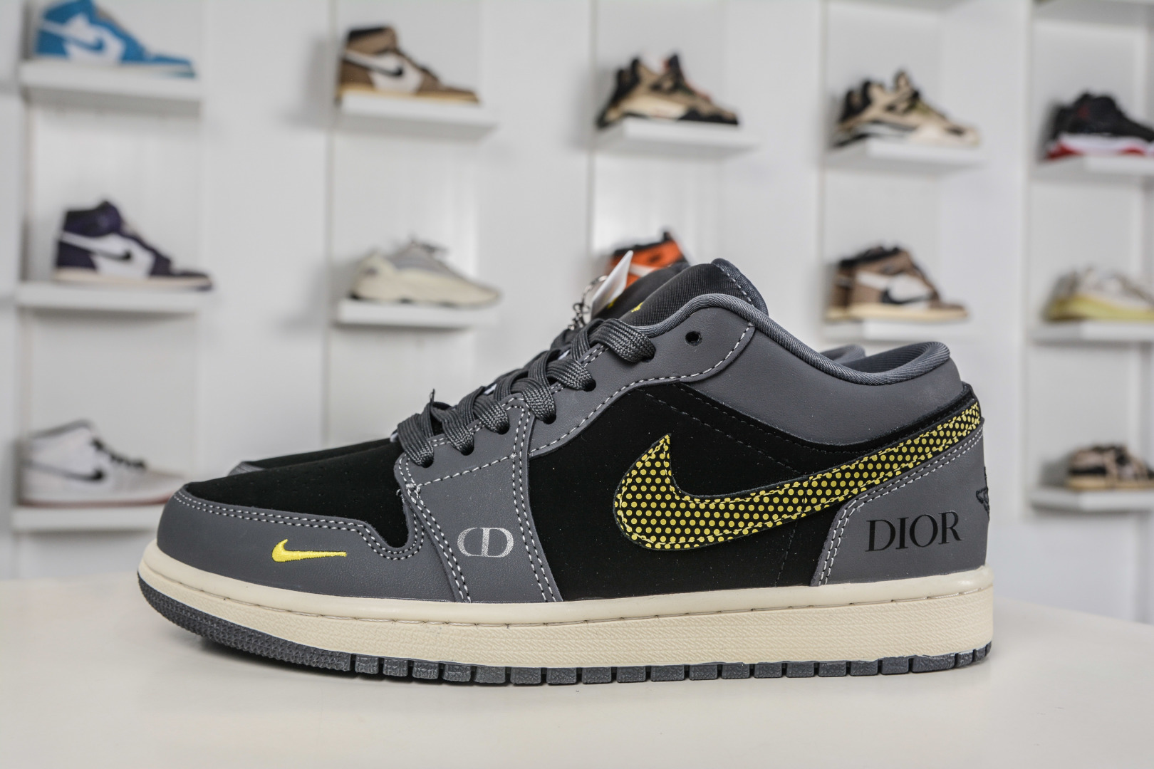 270 Dior x Air Jordan 1 Low 迪奥联名-黑灰金 QJ1988-007-Chinese UA Cheap High Quatity Brand Clothes Bags handbags Sneakers wholesale wholesaler seller from China Factory suppliers Fashion Clothing Shoes best Quality Beautiful Price 270 Dior x Air Jordan 1 Low 迪奥联名-黑灰金 QJ1988-007
