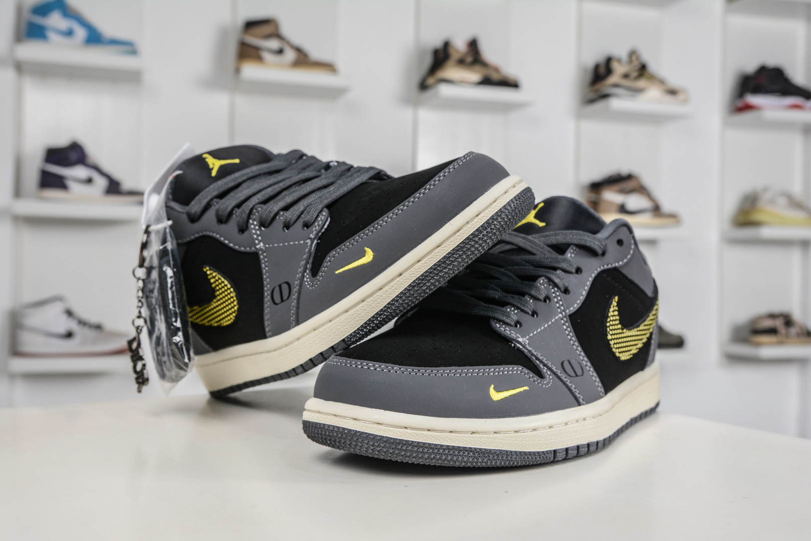 270 Dior x Air Jordan 1 Low 迪奥联名-黑灰金 QJ1988-007-Chinese UA Cheap High Quatity Brand Clothes Bags handbags Sneakers wholesale wholesaler seller from China Factory suppliers Fashion Clothing Shoes best Quality Beautiful Price 270 Dior x Air Jordan 1 Low 迪奥联名-黑灰金 QJ1988-007