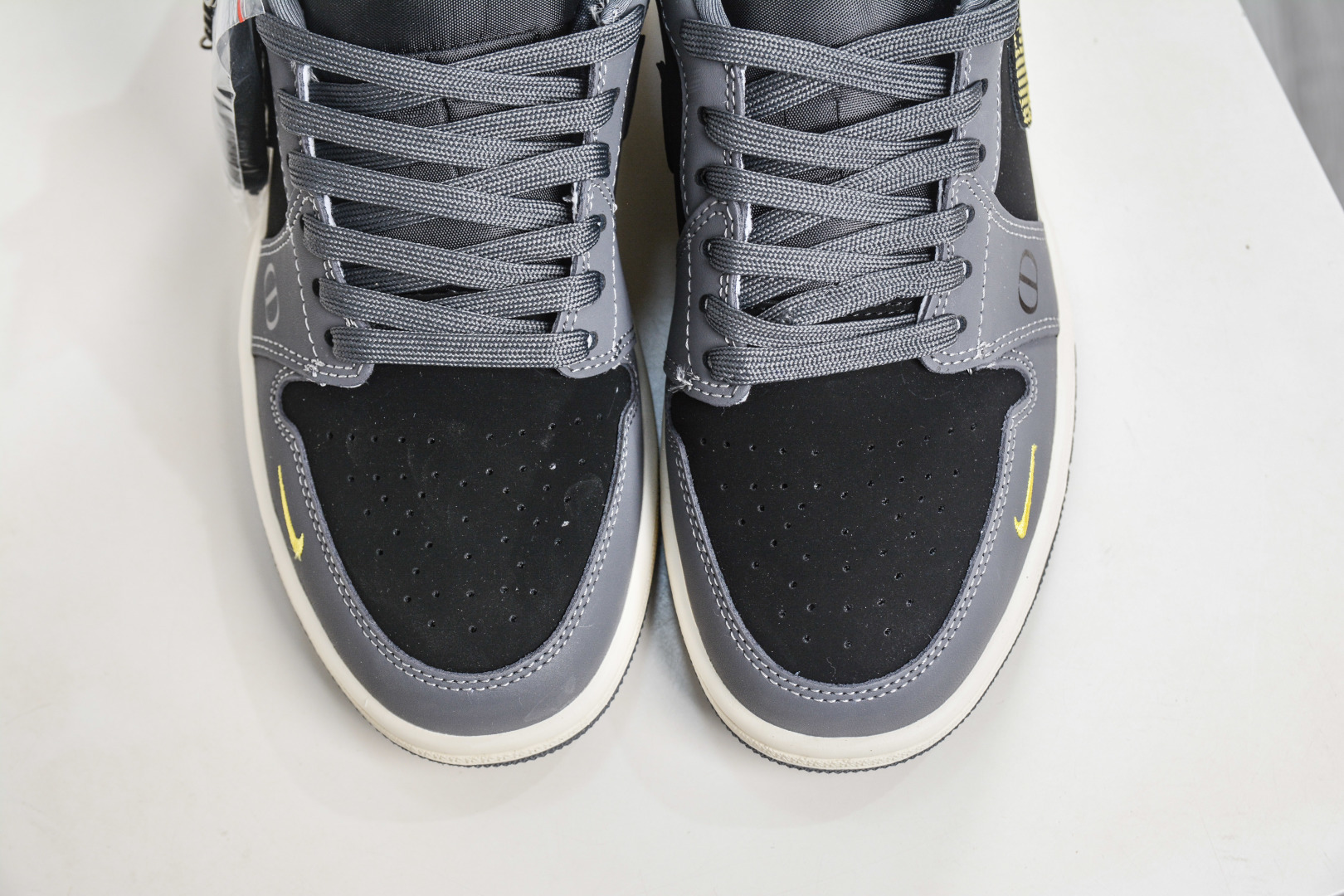 270 Dior x Air Jordan 1 Low 迪奥联名-黑灰金 QJ1988-007-Chinese UA Cheap High Quatity Brand Clothes Bags handbags Sneakers wholesale wholesaler seller from China Factory suppliers Fashion Clothing Shoes best Quality Beautiful Price 270 Dior x Air Jordan 1 Low 迪奥联名-黑灰金 QJ1988-007