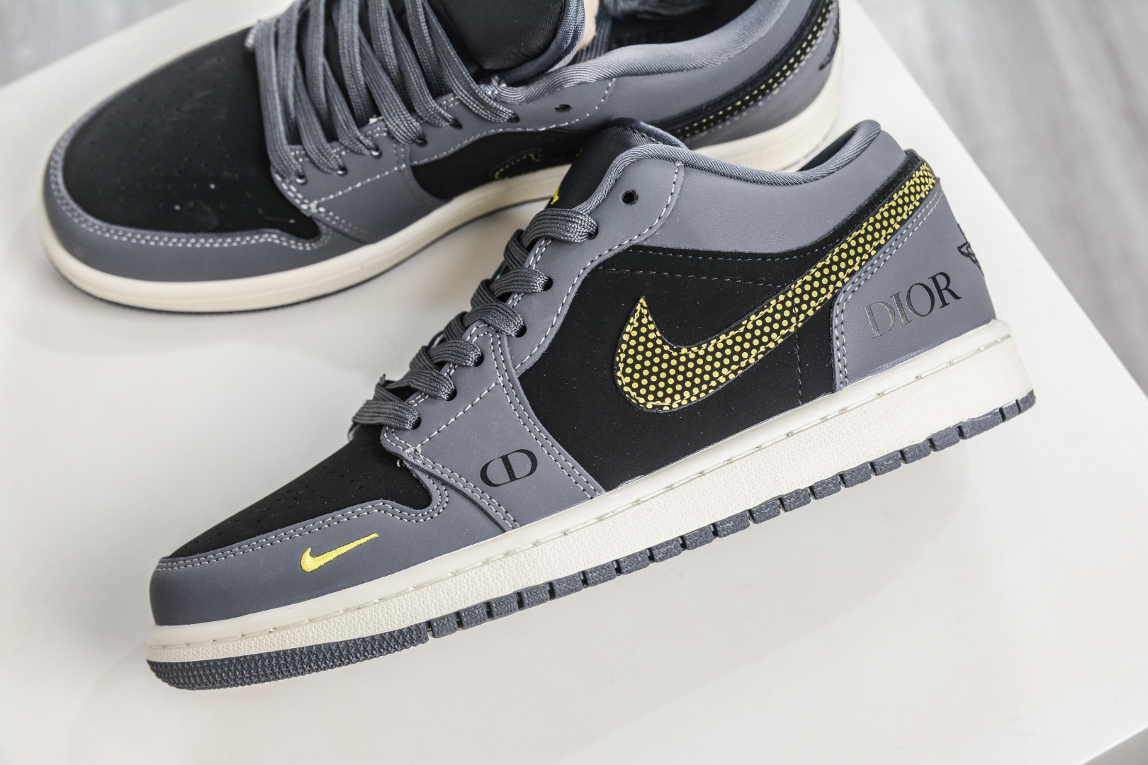 270 Dior x Air Jordan 1 Low 迪奥联名-黑灰金 QJ1988-007-Chinese UA Cheap High Quatity Brand Clothes Bags handbags Sneakers wholesale wholesaler seller from China Factory suppliers Fashion Clothing Shoes best Quality Beautiful Price 270 Dior x Air Jordan 1 Low 迪奥联名-黑灰金 QJ1988-007