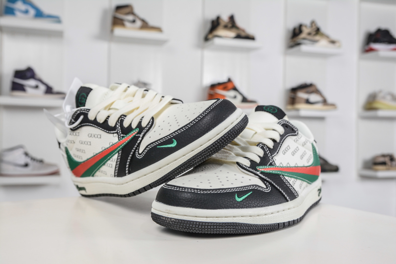 270 TS x Air Jordan x GUCCI AJ1 Low 倒钩低帮联名古驰-迪士尼红绿 DZ2688-009-Chinese UA Cheap High Quatity Brand Clothes Bags handbags Sneakers wholesale wholesaler seller from China Factory suppliers Fashion Clothing Shoes best Quality Beautiful Price 270 TS x Air Jordan x GUCCI AJ1 Low 倒钩低帮联名古驰-迪士尼红绿 DZ2688-009