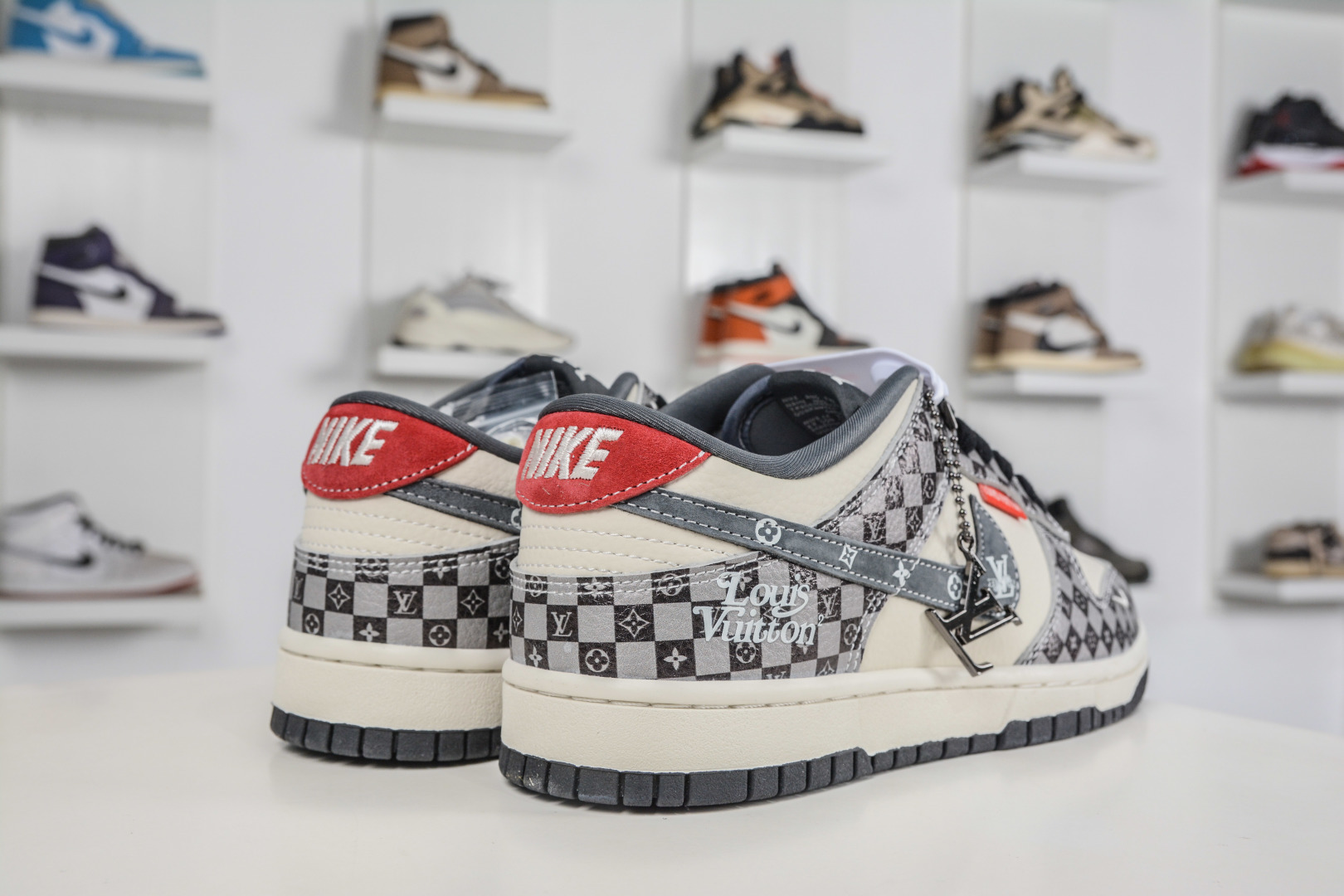 270 Nike SB Dunk Low x Louis Vuitton LV联名-黑灰印花格子 DN3168-033-Chinese UA Cheap High Quatity Brand Clothes Bags handbags Sneakers wholesale wholesaler seller from China Factory suppliers Fashion Clothing Shoes best Quality Beautiful Price 270 Nike SB Dunk Low x Louis Vuitton LV联名-黑灰印花格子 DN3168-033