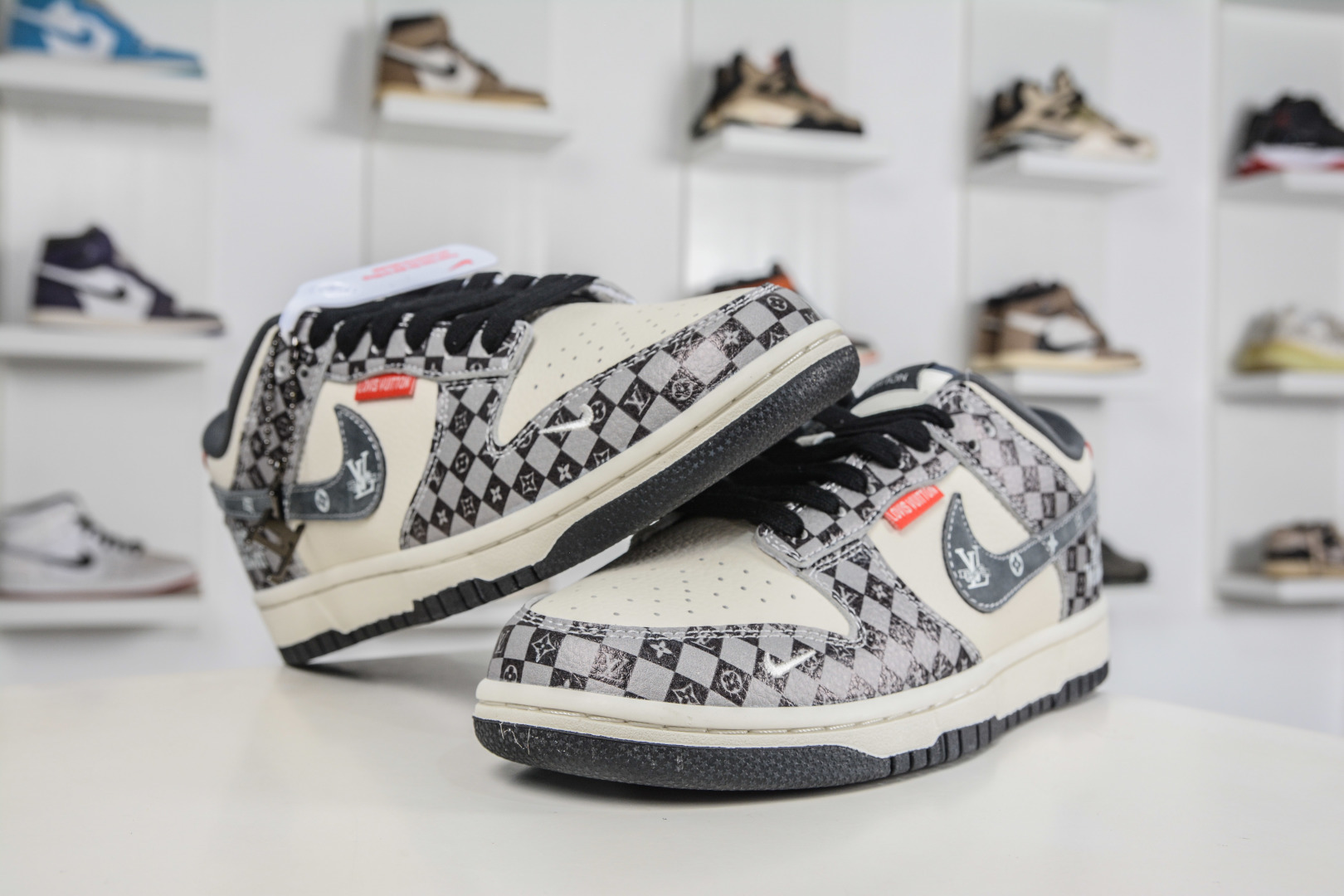 270 Nike SB Dunk Low x Louis Vuitton LV联名-黑灰印花格子 DN3168-033-Chinese UA Cheap High Quatity Brand Clothes Bags handbags Sneakers wholesale wholesaler seller from China Factory suppliers Fashion Clothing Shoes best Quality Beautiful Price 270 Nike SB Dunk Low x Louis Vuitton LV联名-黑灰印花格子 DN3168-033