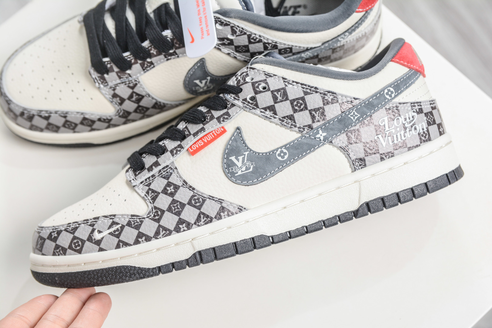270 Nike SB Dunk Low x Louis Vuitton LV联名-黑灰印花格子 DN3168-033-Chinese UA Cheap High Quatity Brand Clothes Bags handbags Sneakers wholesale wholesaler seller from China Factory suppliers Fashion Clothing Shoes best Quality Beautiful Price 270 Nike SB Dunk Low x Louis Vuitton LV联名-黑灰印花格子 DN3168-033